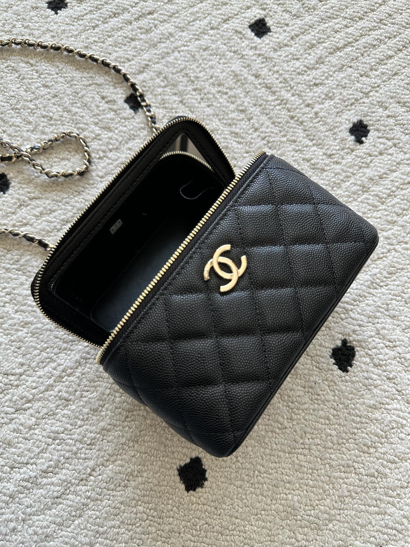 CHANEL Classic Vanity with chain Handbag AS4940 17x9.5x8cm