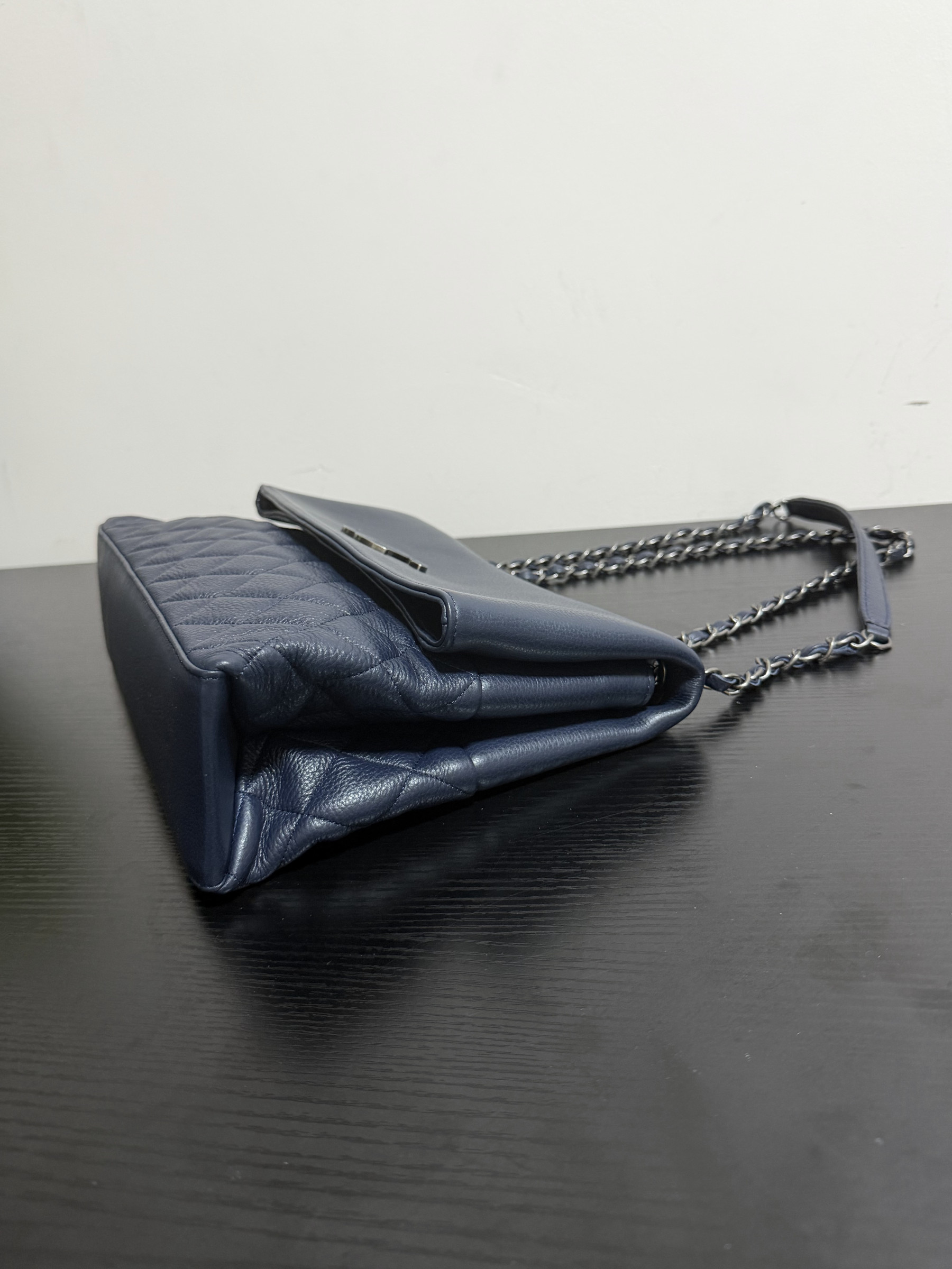 Chanel Hampton Flap Handbag AS7095 32x19x7.5cm