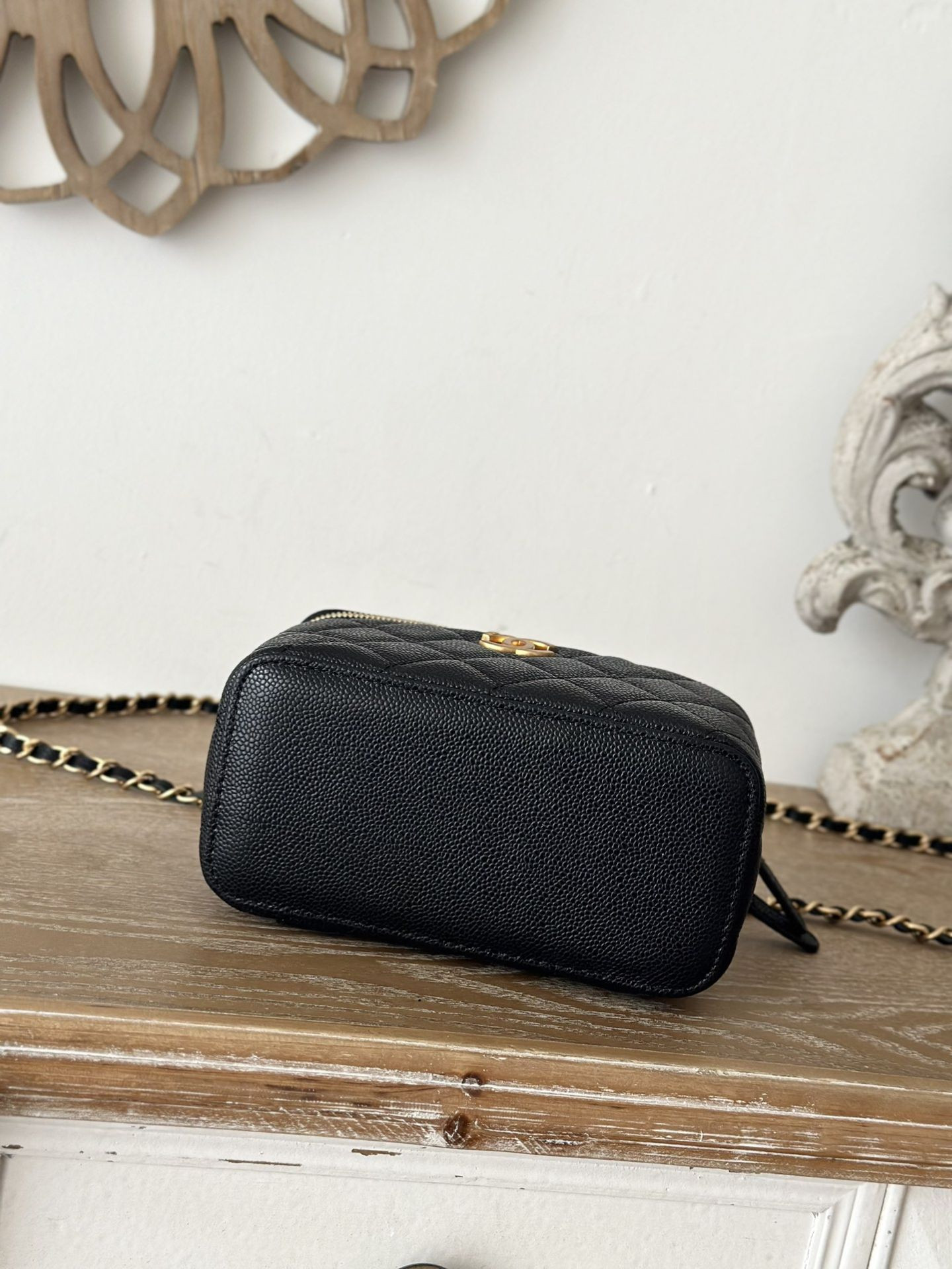 CHANEL Vanity With Chain 9.5x17x8cm