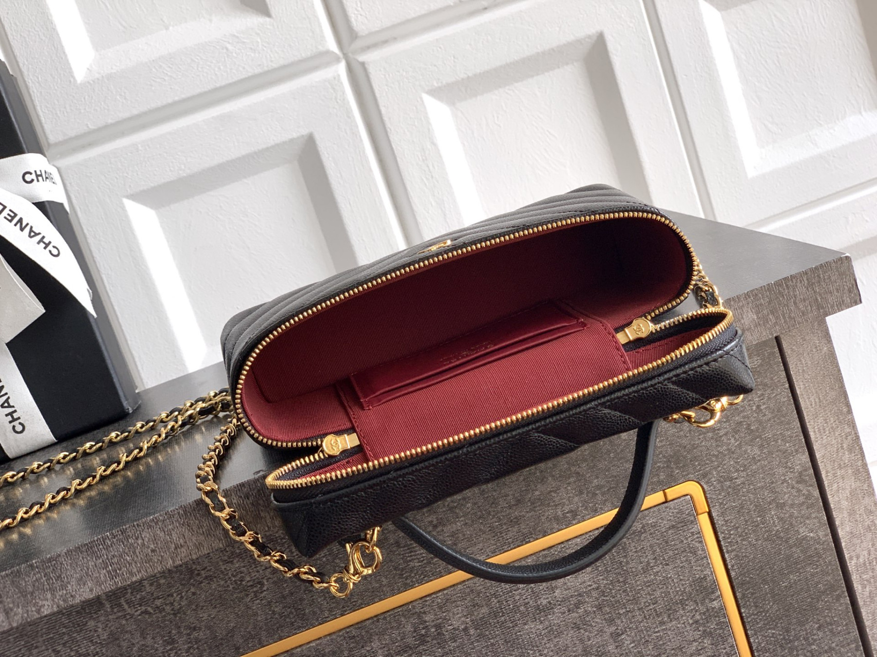 Chanel Vanity with Chain AP5212 17x19.5x5cm