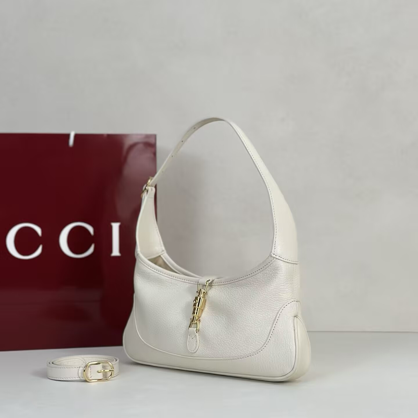 Gvc*1 jackie slim shoulder bag 27x13x3.5cm