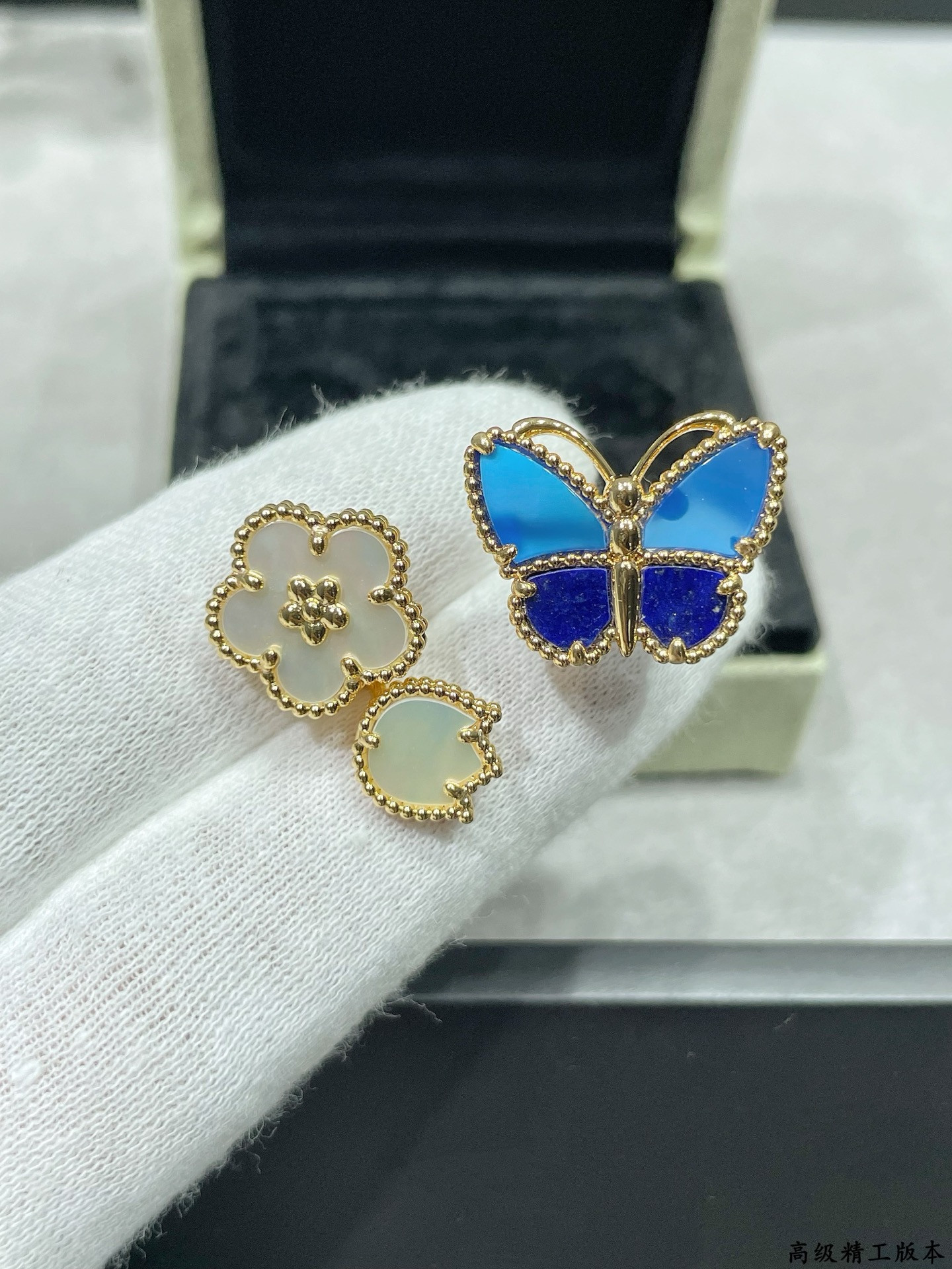 V*n Cl**f & arpels ring