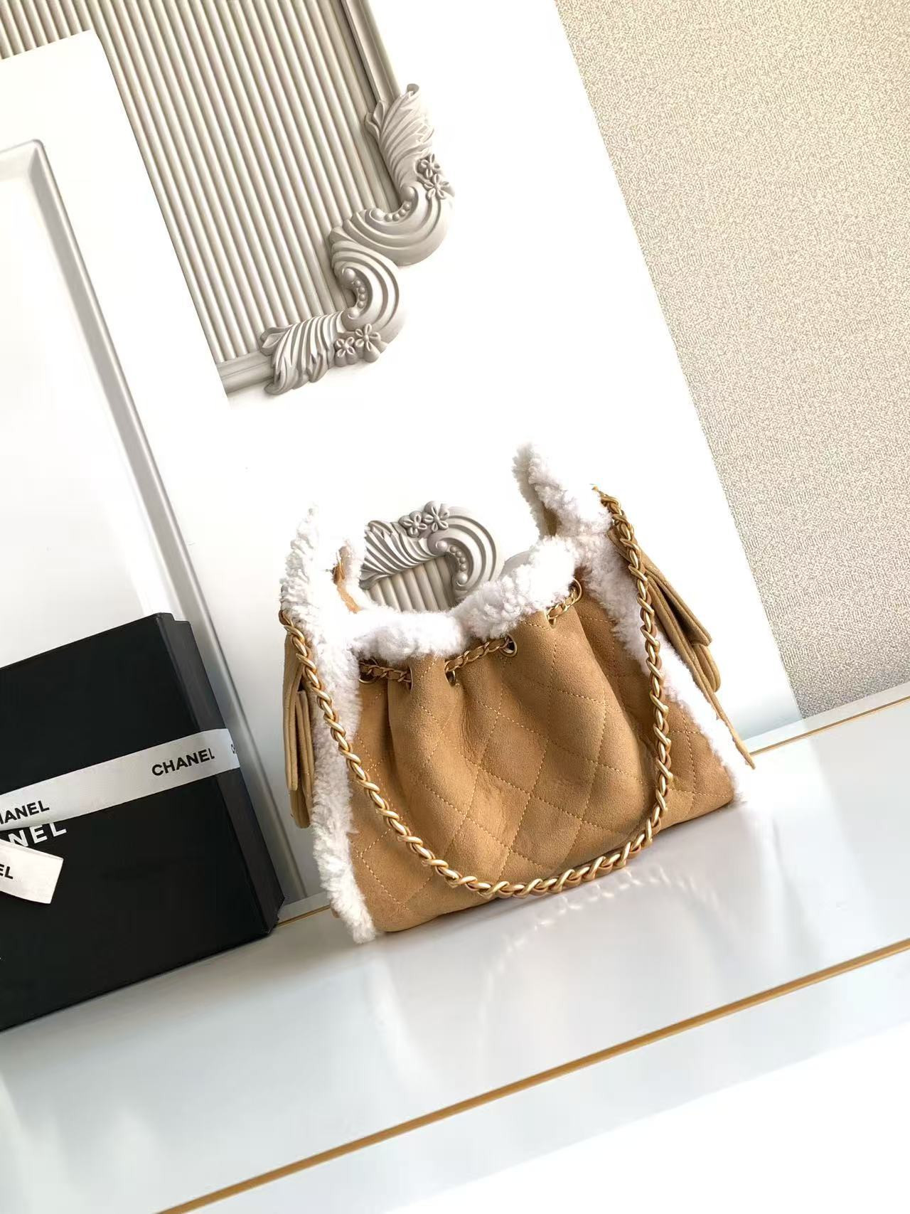 CHANEL 25C Bucket Bag 20x22x12.5cm