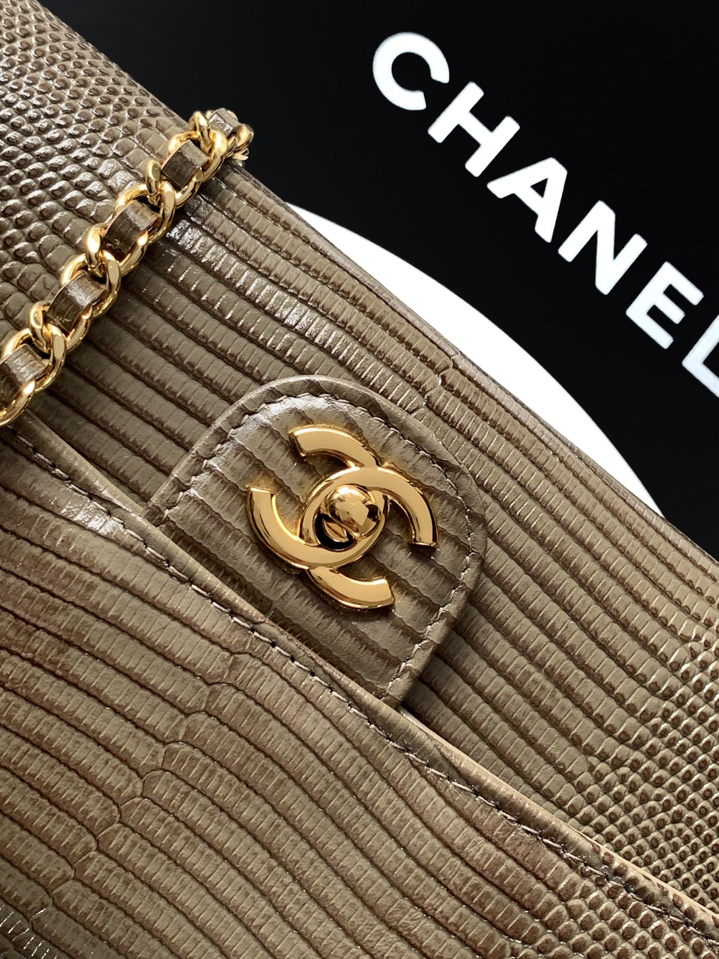 Chanel Clutch with chain AP5280 9.5x25x5cm