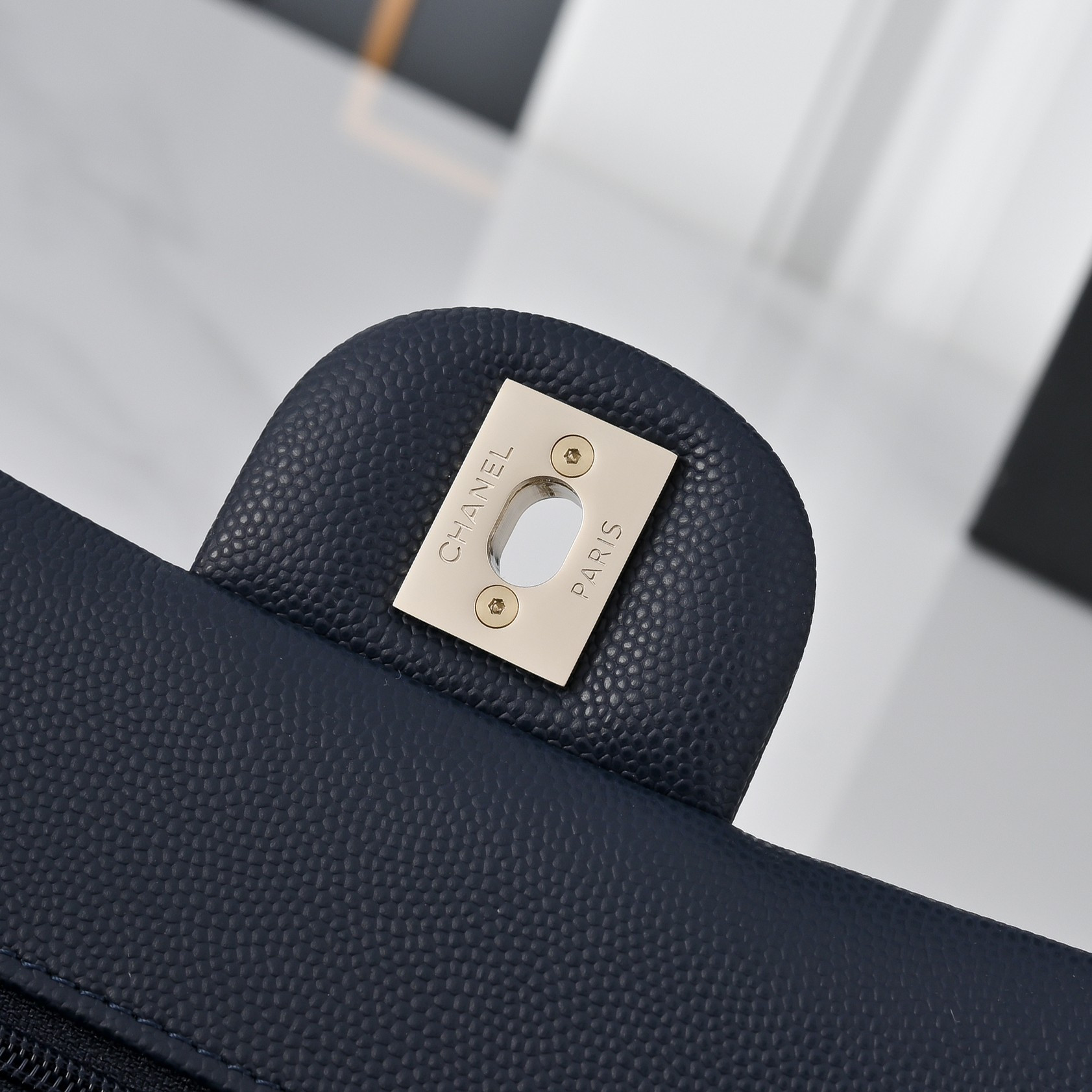 Chanel Classic Flap handbag Royal blue with light gold hardware and caviar leather A01113 23x14.5x6cm