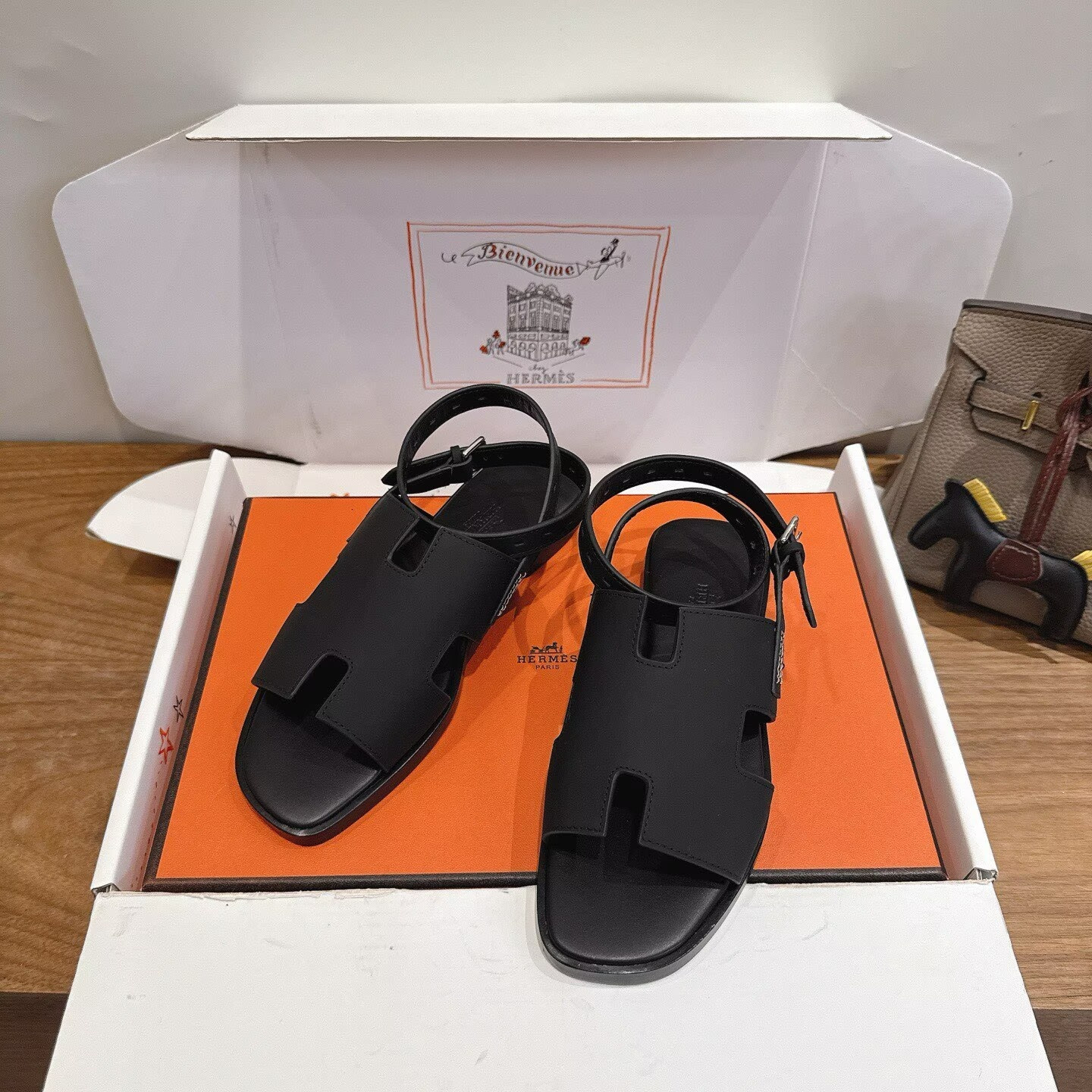 ua H**me5 maya sandal