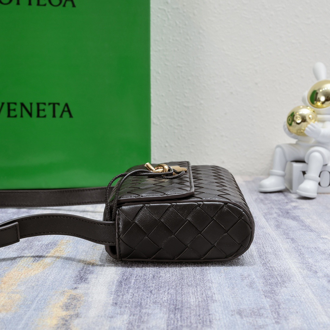 Bottega Veneta Mini Andiamo 21.5x13x4.5cm