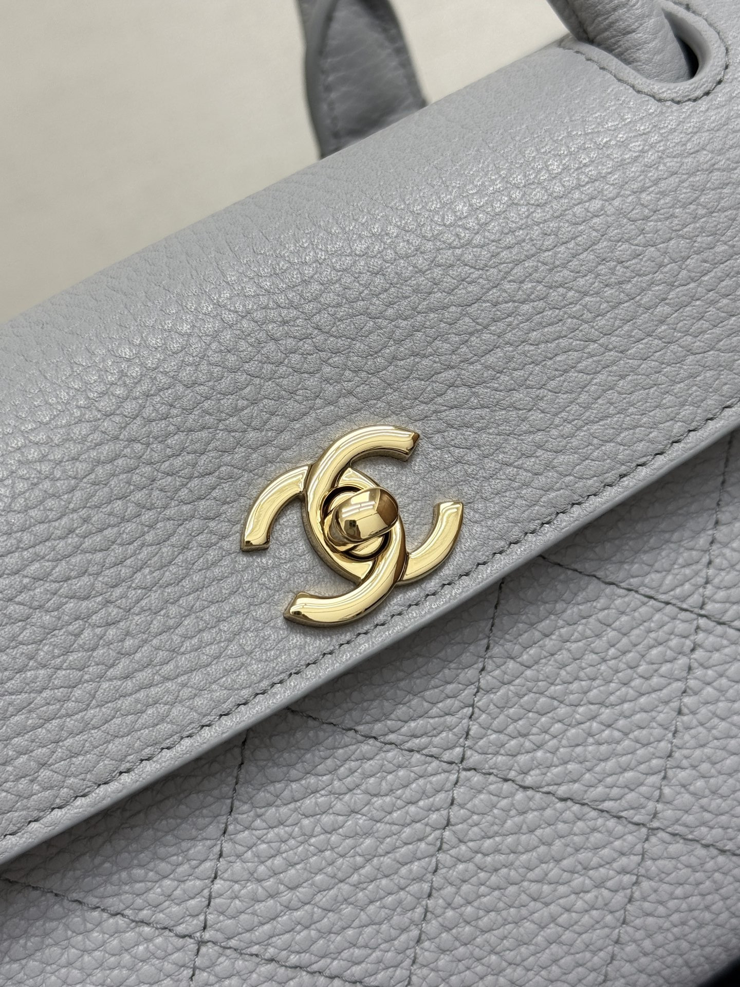 Chanel Small Tote AS6288 15x31x12cm