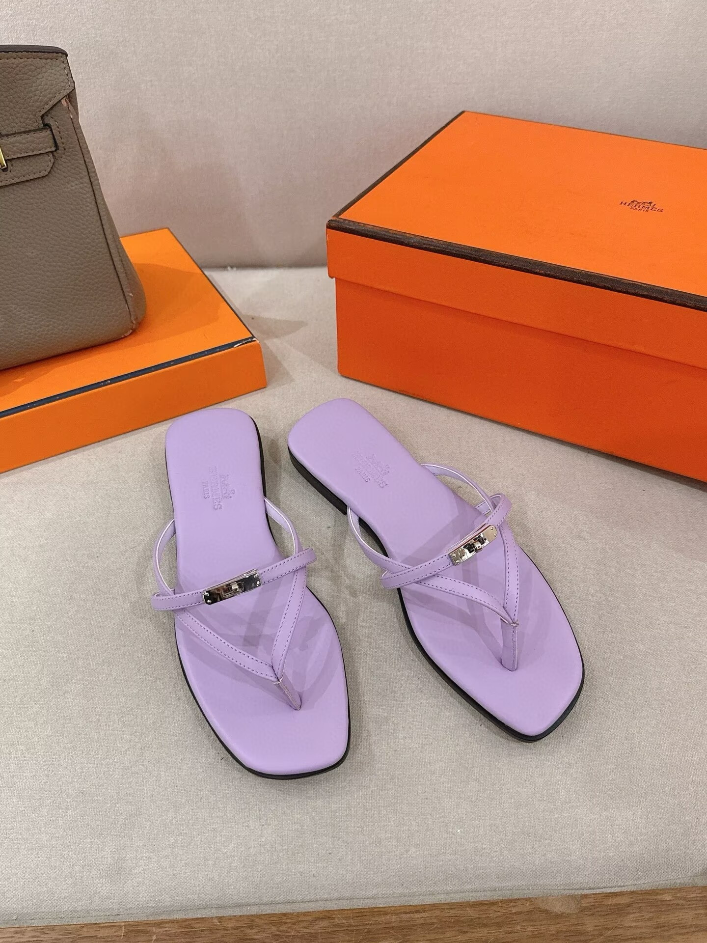 ua H**me5 miss sandals