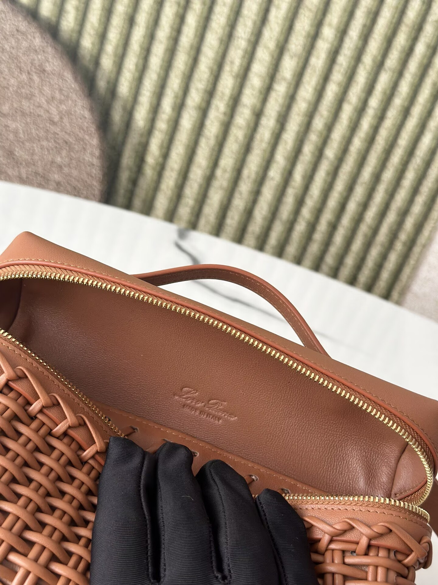 Loro Piana Extra Pocket L19 19 x 11.5 x 7cm