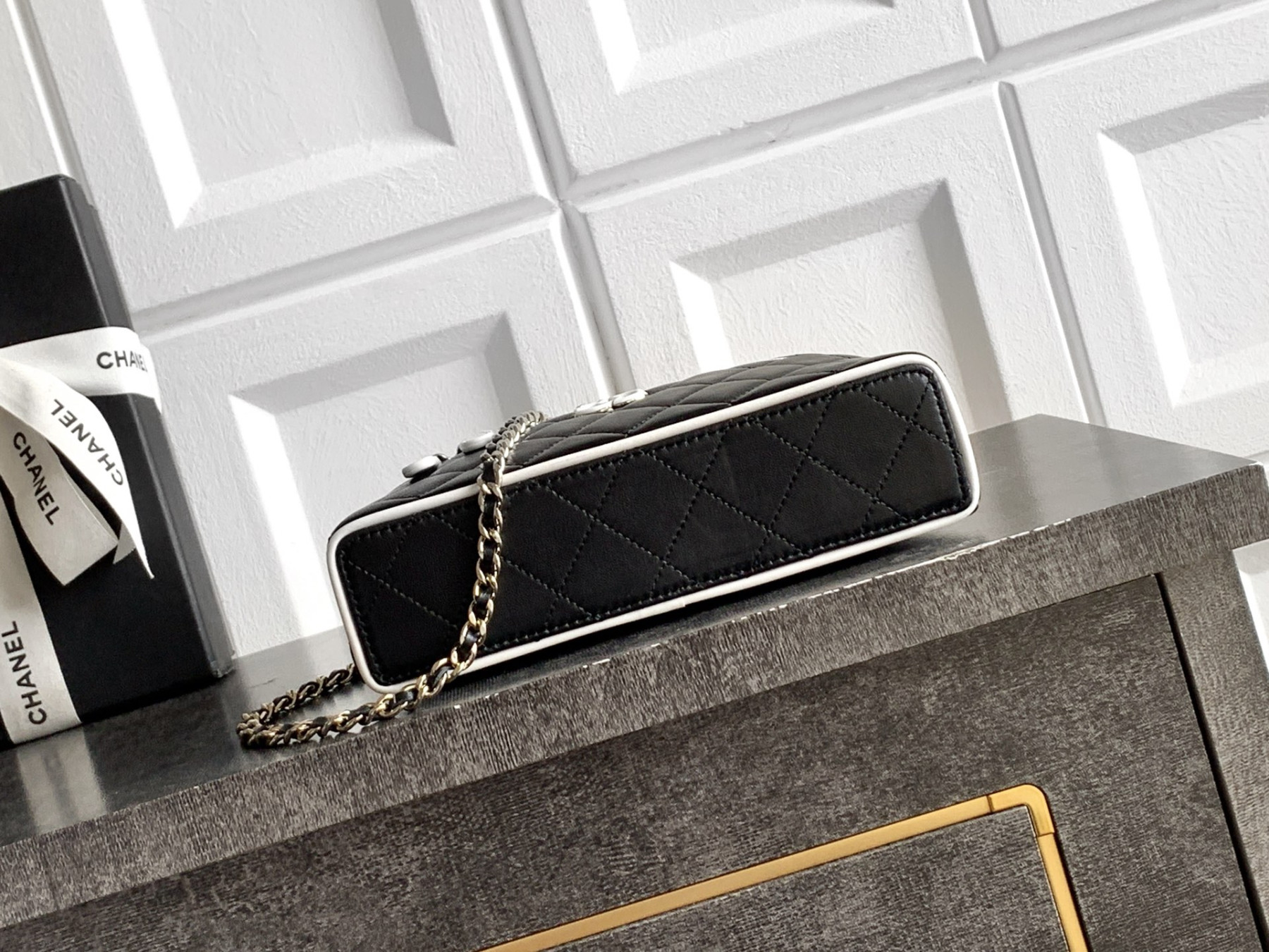 Chanel Vanity with Chain AP5186 17x19.5x5cm