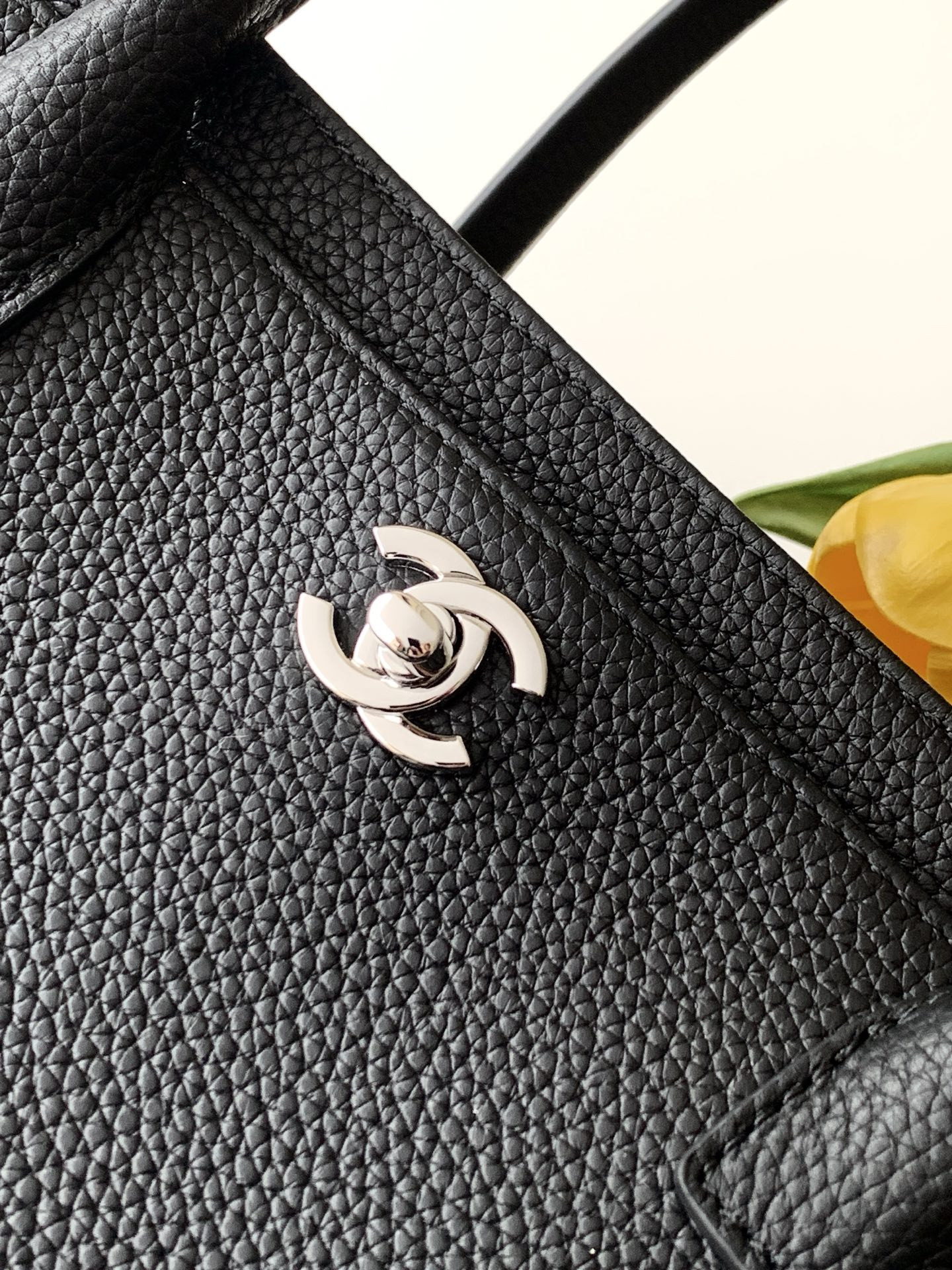 Chanel Executive Cerf Tote 32x17.5x13cm