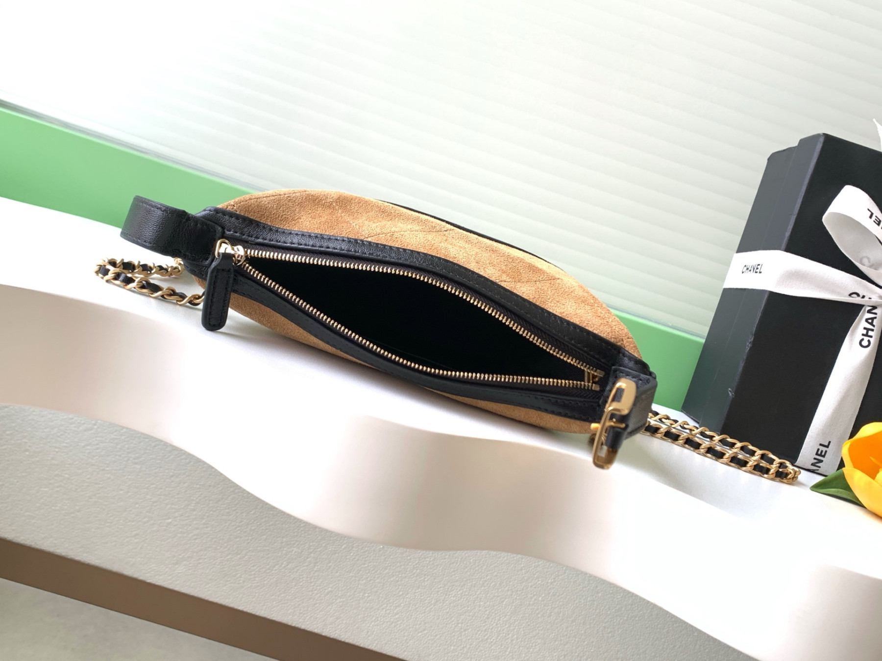Chanel Clutch with chain AP5187 21x19x7cm