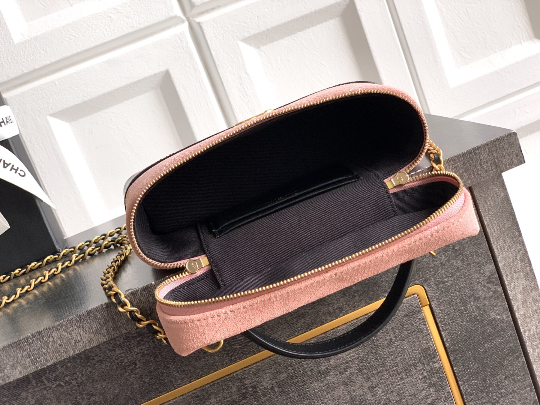 Chanel Vanity with Chain AP5186 17x19.5x5cm
