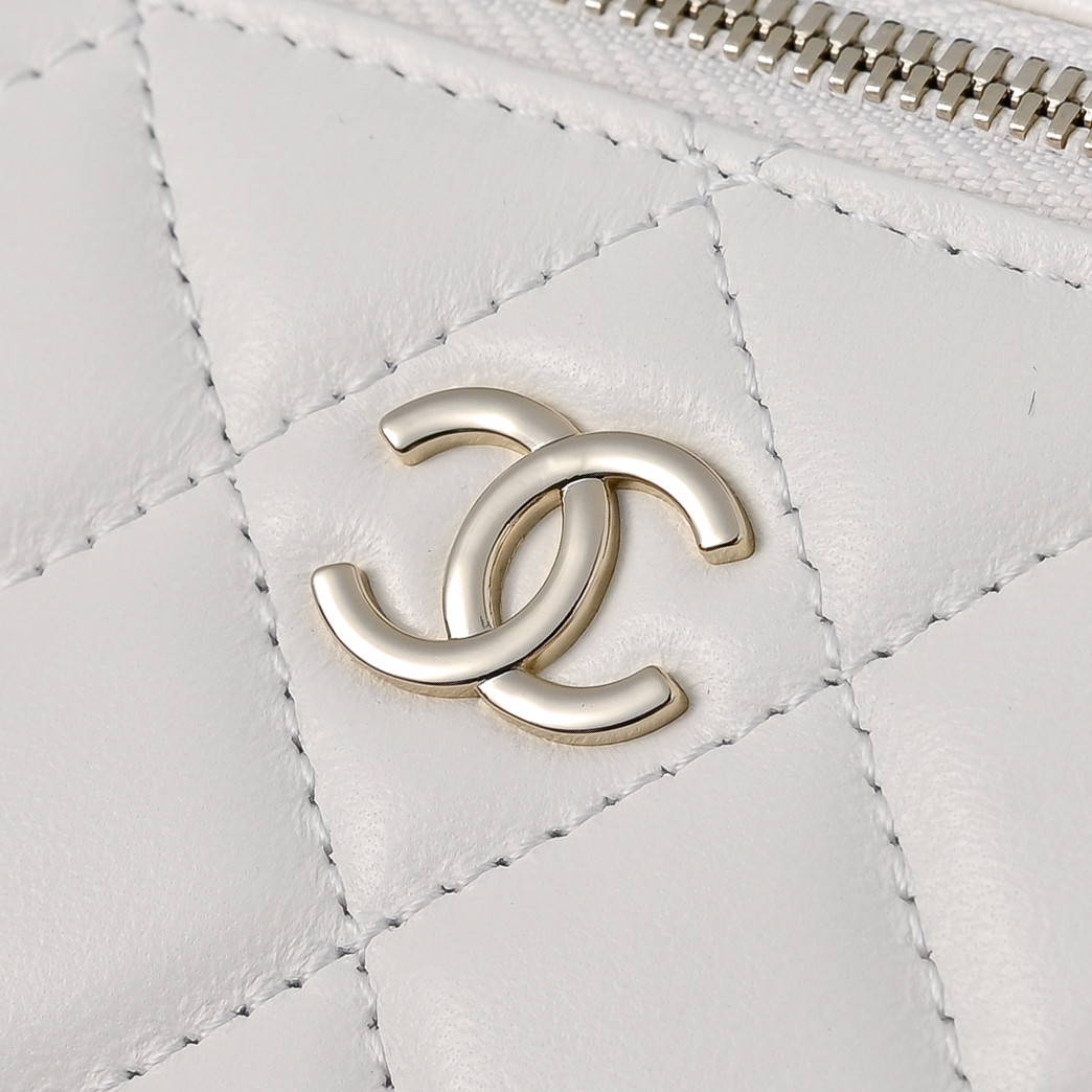 CHANEL Vanity With Chain 9.5x17x8cm