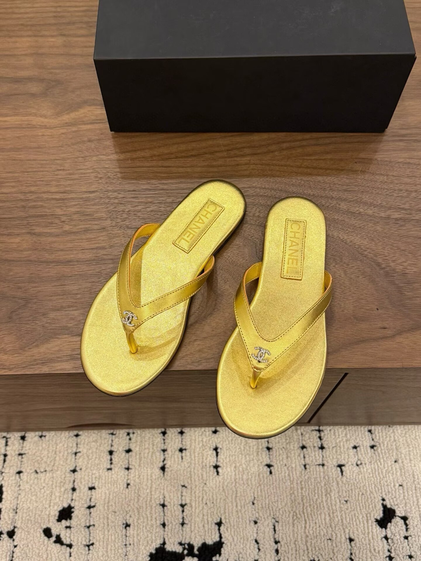 UA Chanel Slides