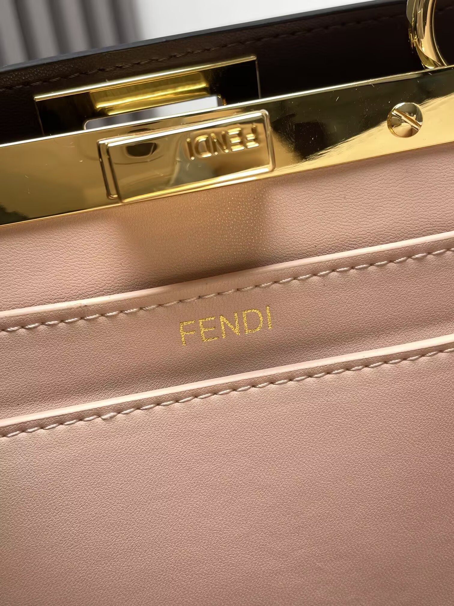 Fendi Small Peekaboo ISeeU 27x21x11cm