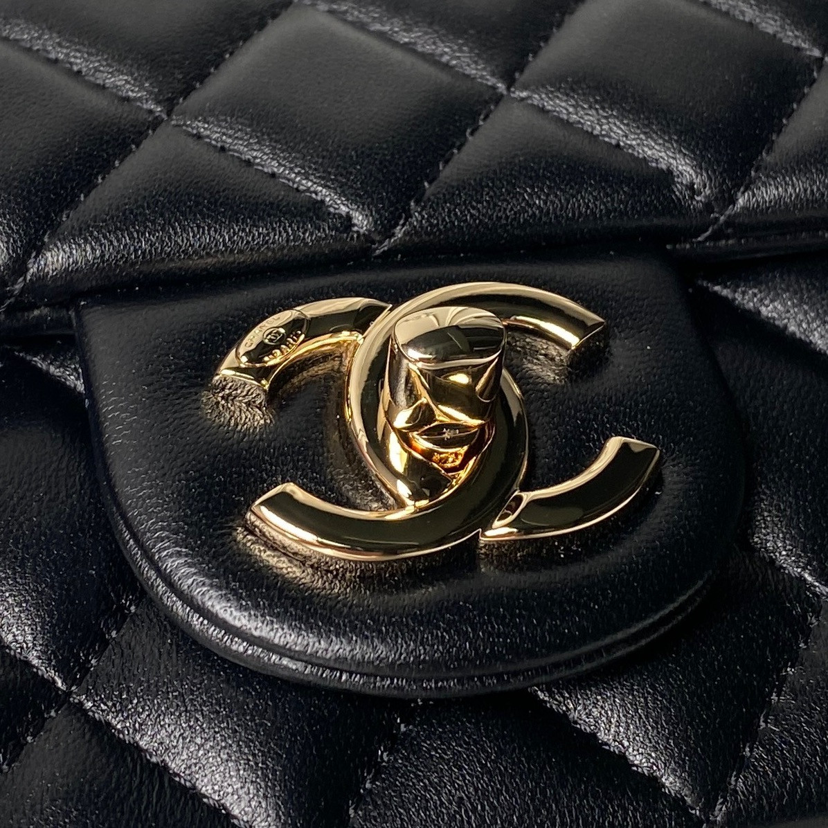 Chanel Classic Flap Handbag CF AS5759 20x13x7cm