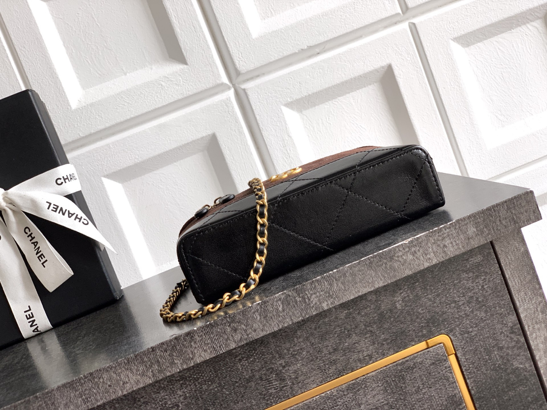 Chanel Vanity with Chain AP5186 17x19.5x5cm