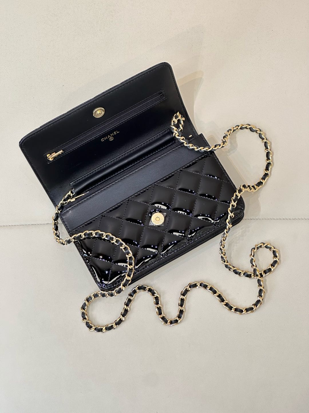 CHANEL WOC CLASSIC WALLET ON CHAIN 13x19x3cm