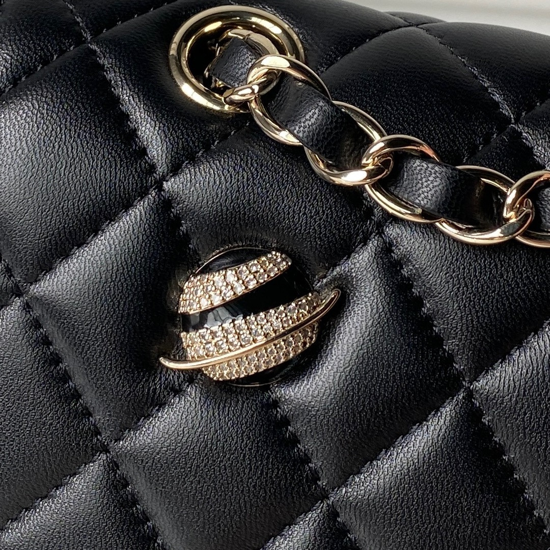 Chanel Classic Flap Bag A01112 15x25x6cm