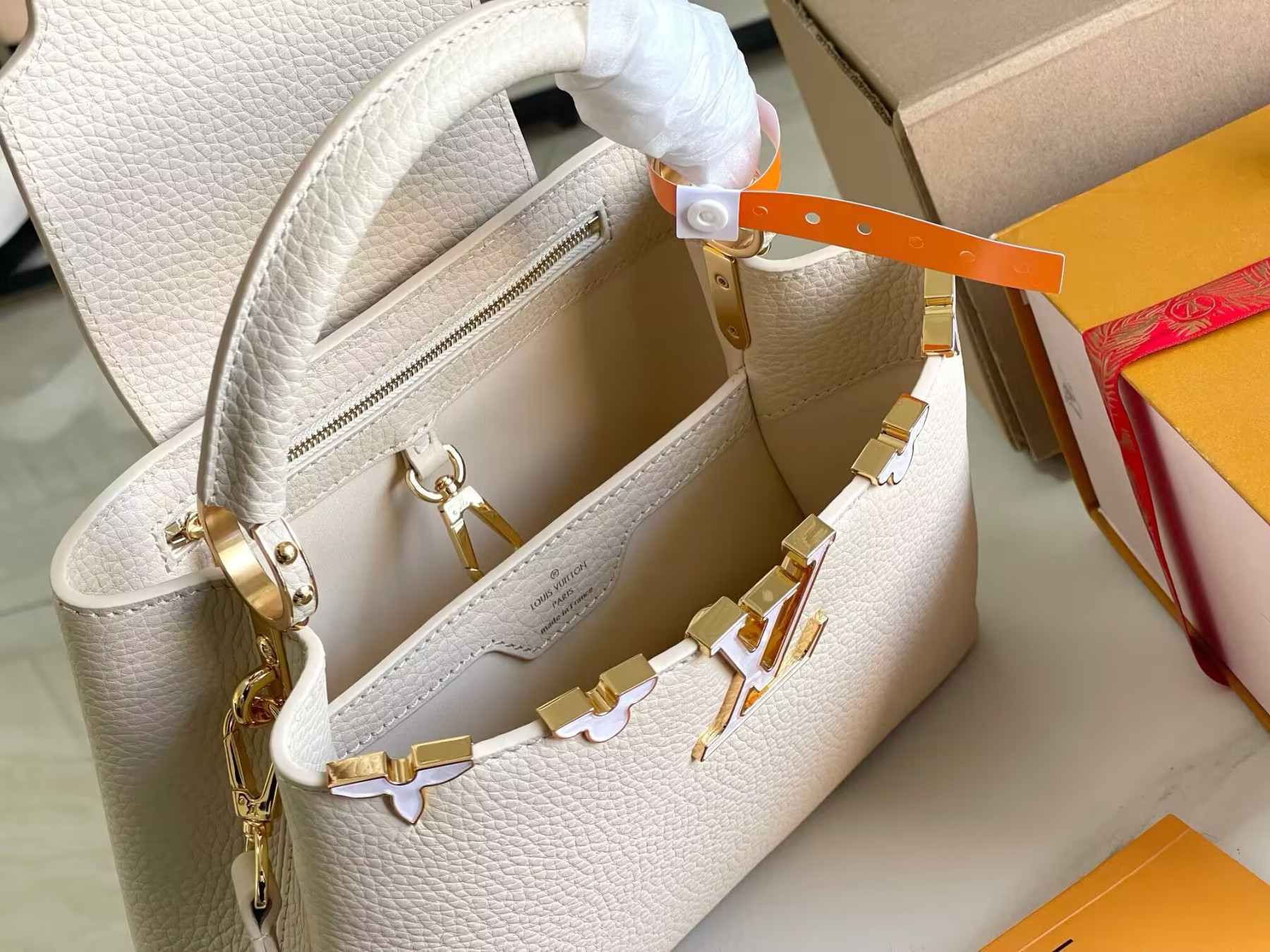 LV Capucines Flower Crown M23766 Taurillon 27x18x9cm