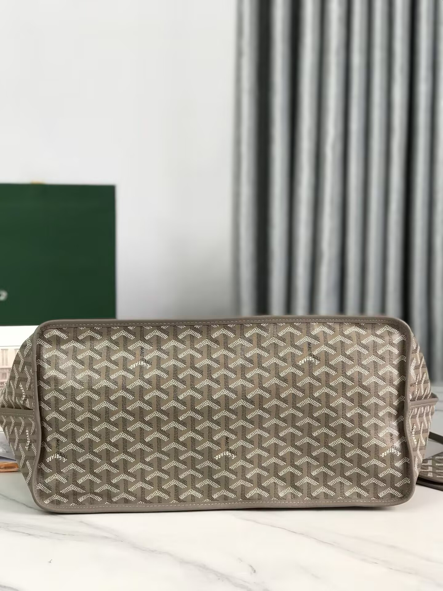Goyard Anjou GM Bag 39x32x19cm