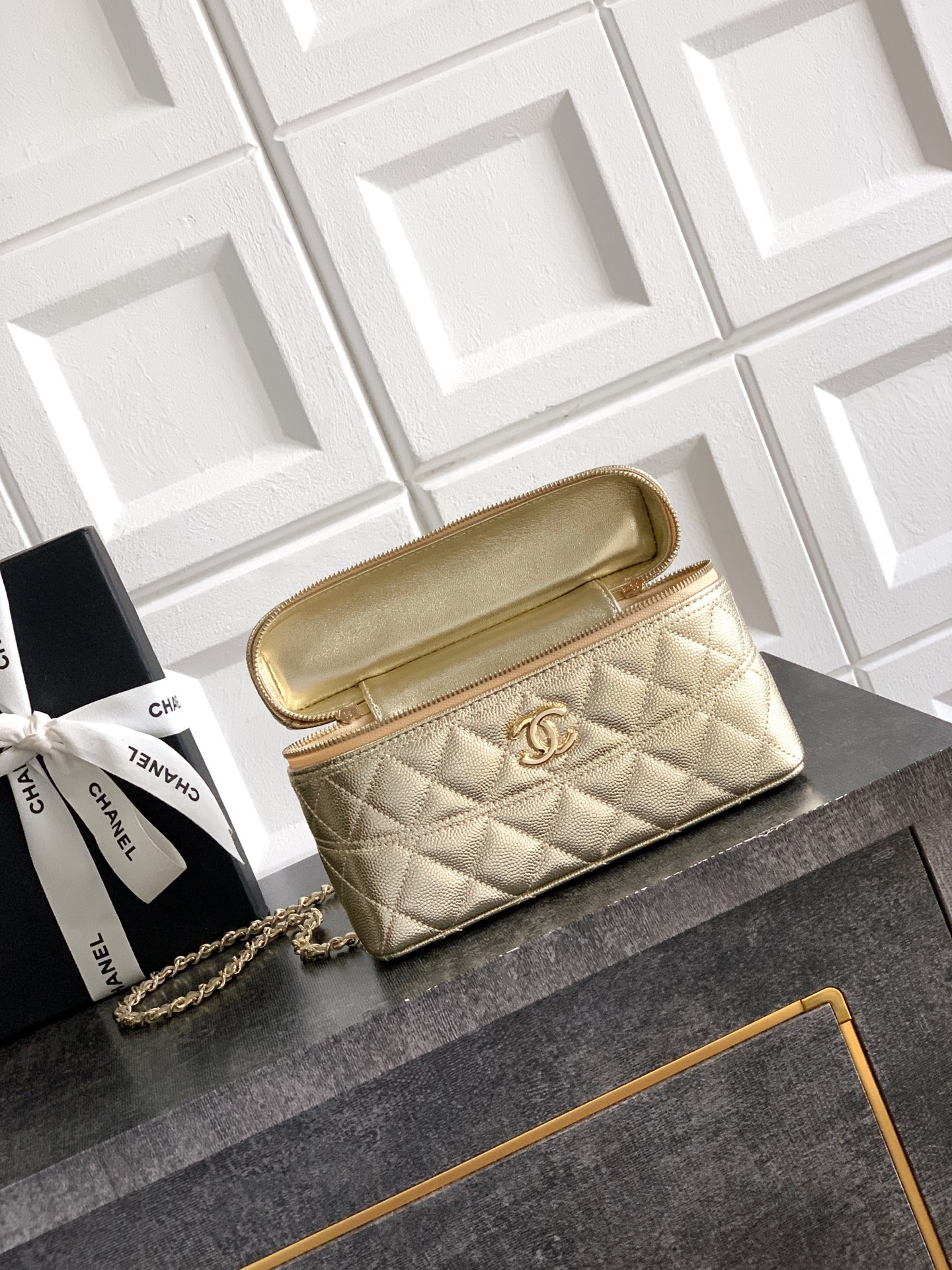 CHANEL LONG VANITY WITH CHAIN 17×19.5×5cm