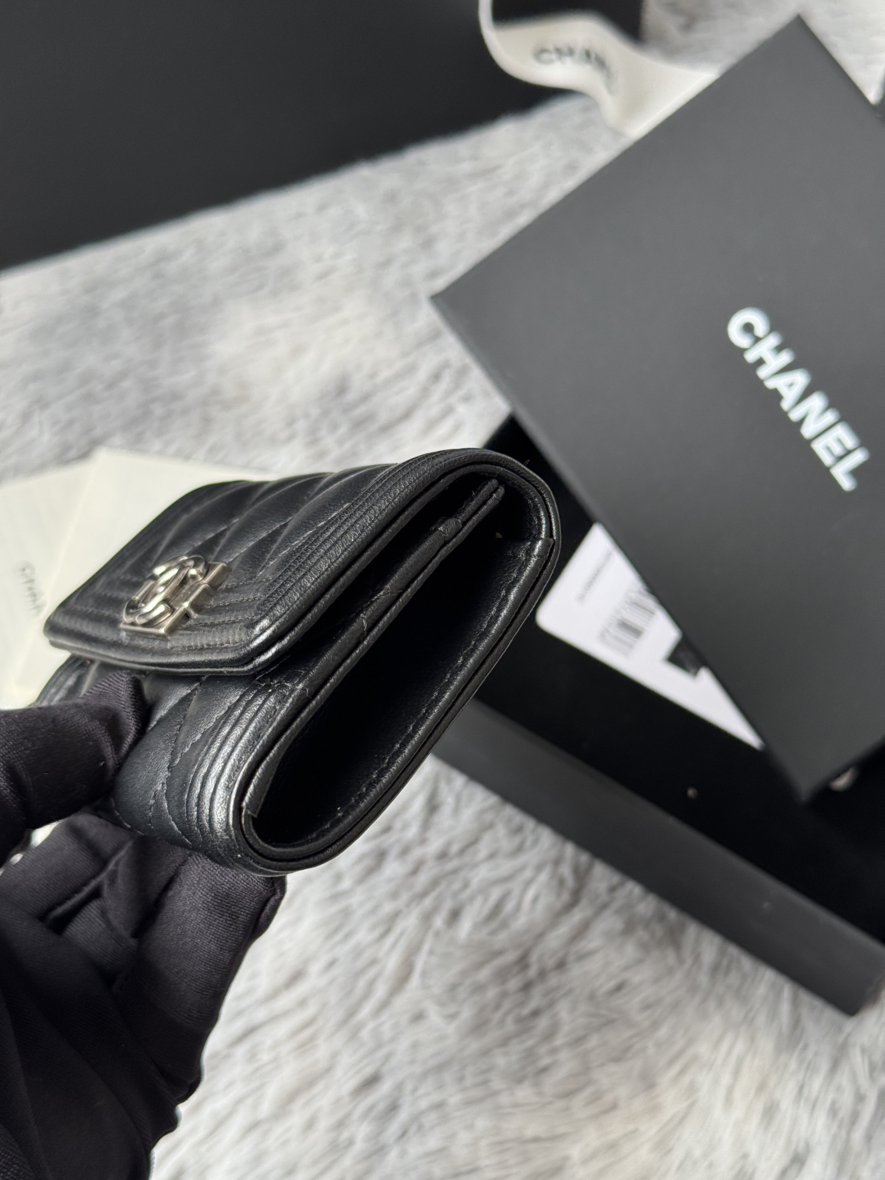 Chanel BOY CHANEL Flap Card Holder A80603 7.5x11.3x2.1cm