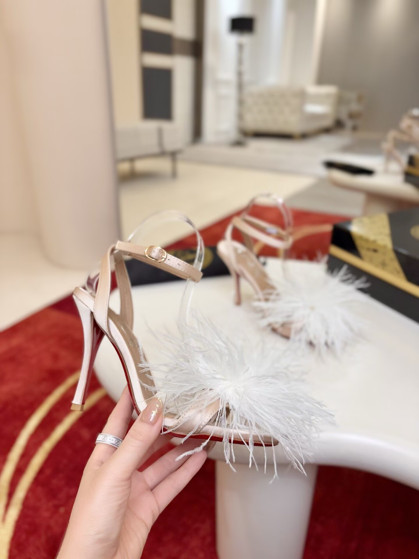ua Chr1st1an louboutin patapompom sandals