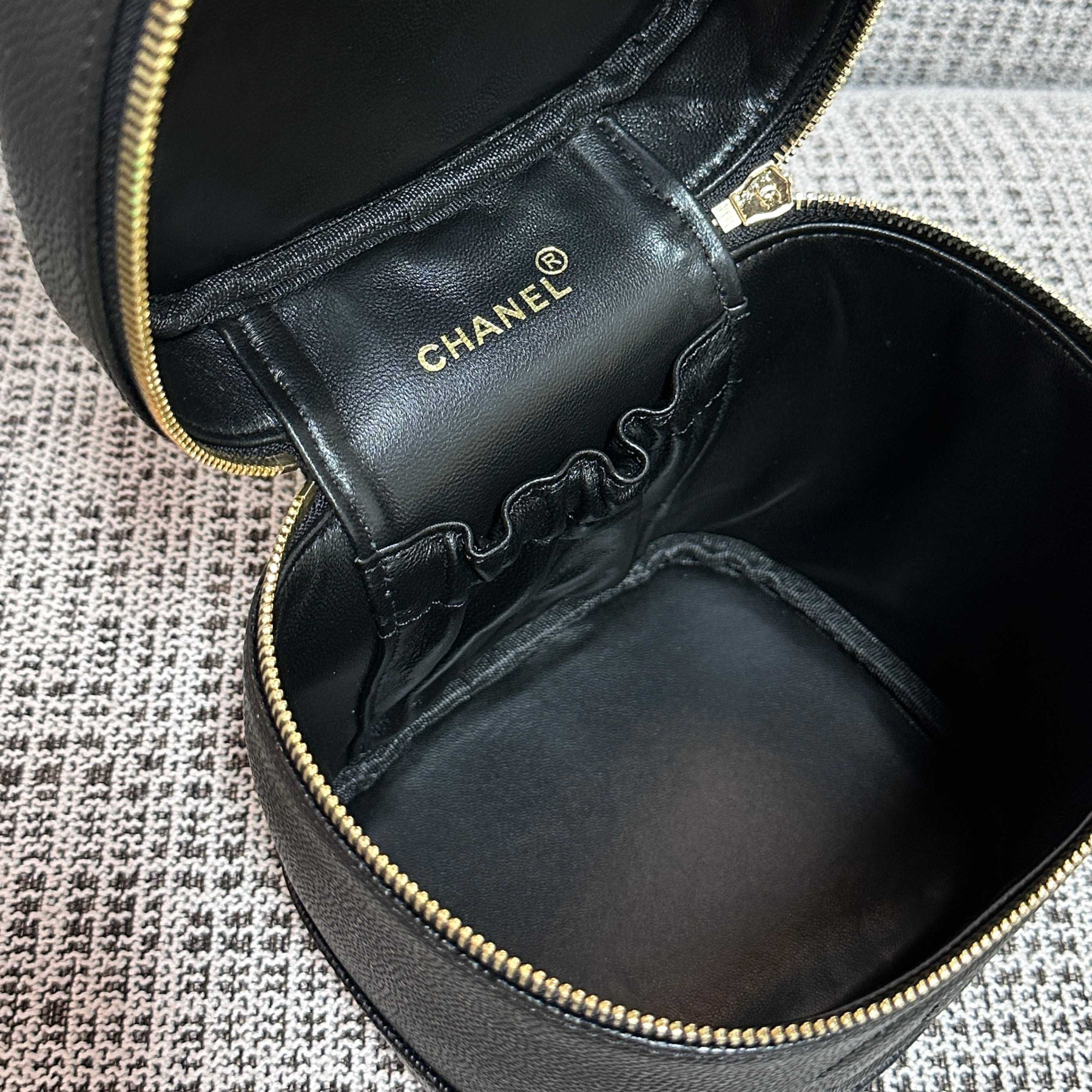 Chanel Vanity Bag 17.5x13x17cm