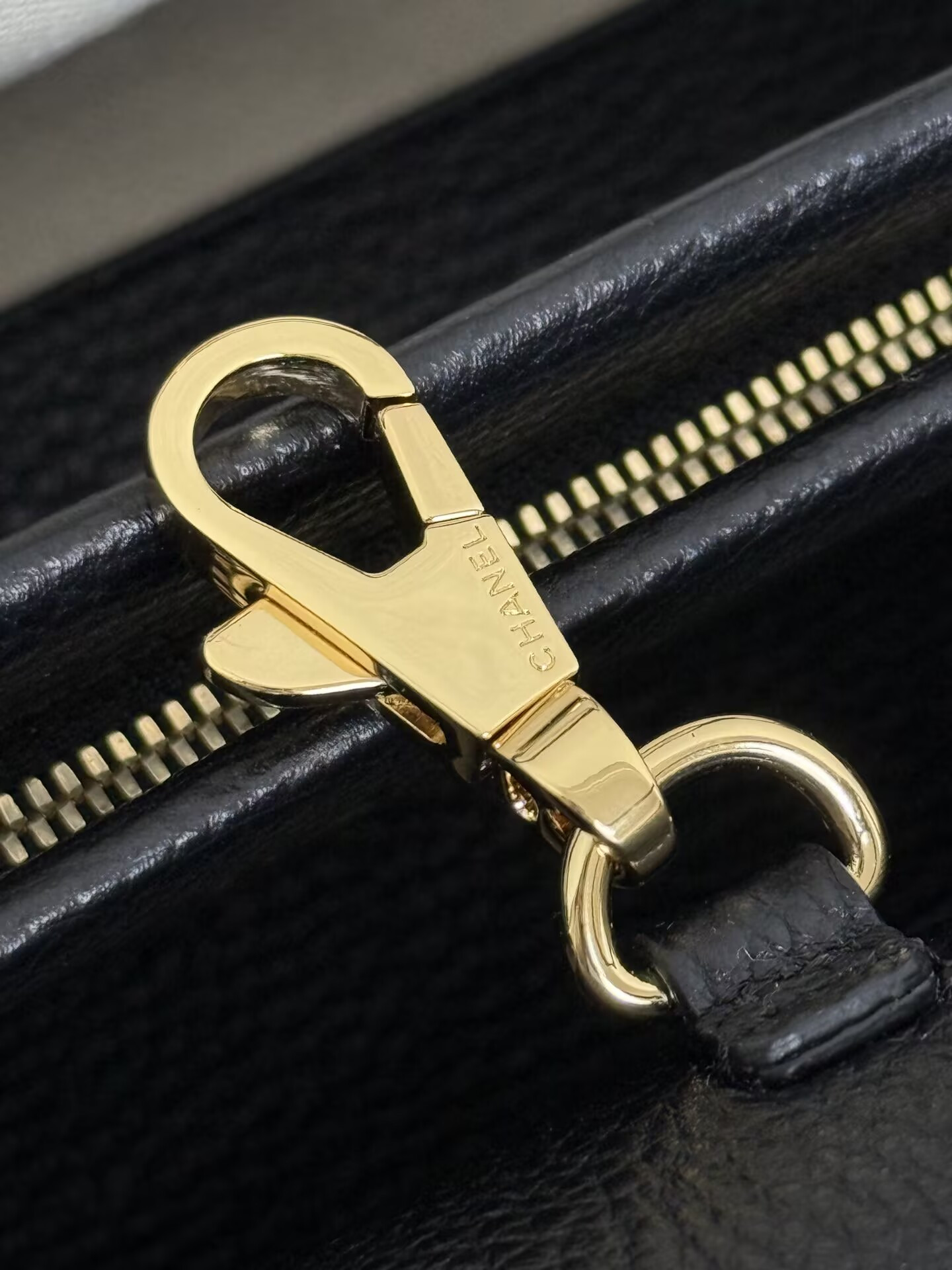 Chanel Small Tote AS6288 15x31x12cm