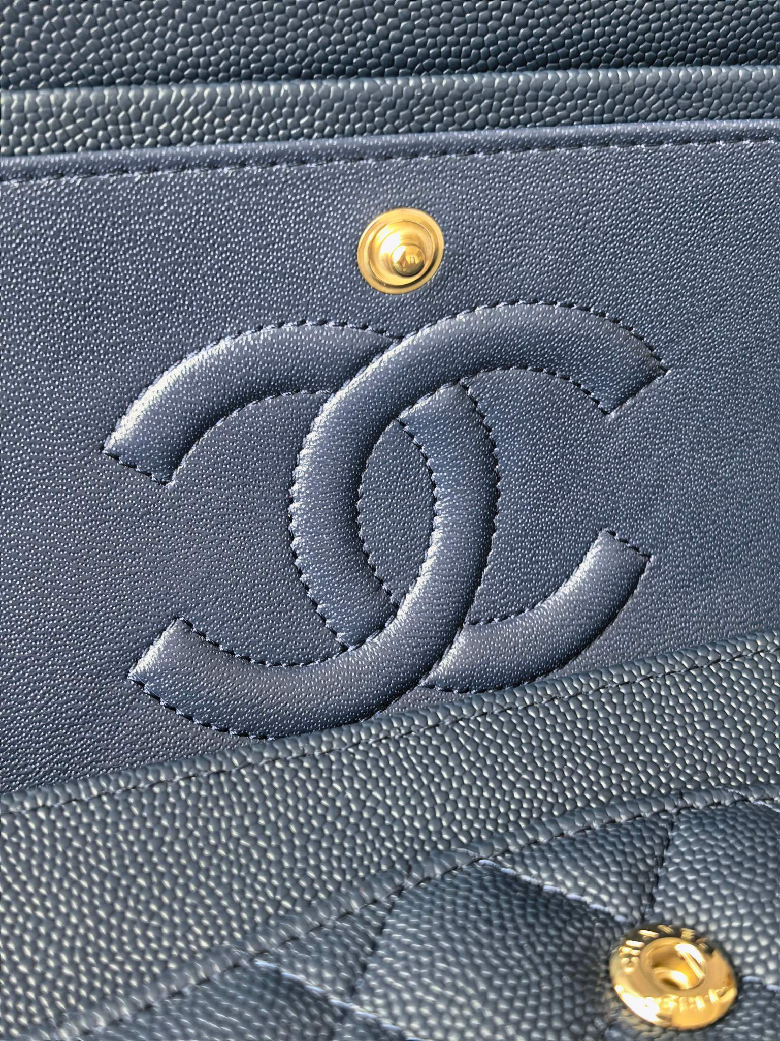 Chanel Classic Flap Bag 15x25.5x6cm