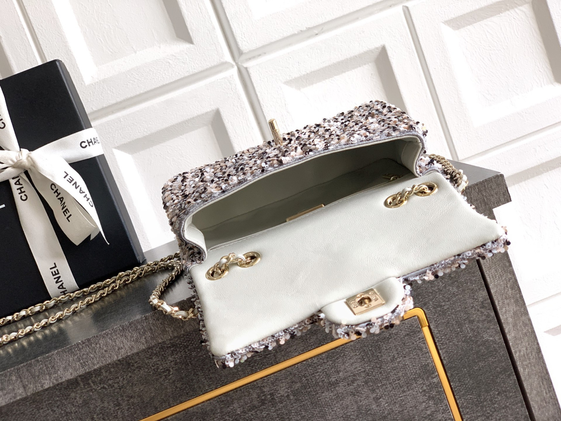 Chanel Flap Bag 20x12x6cm