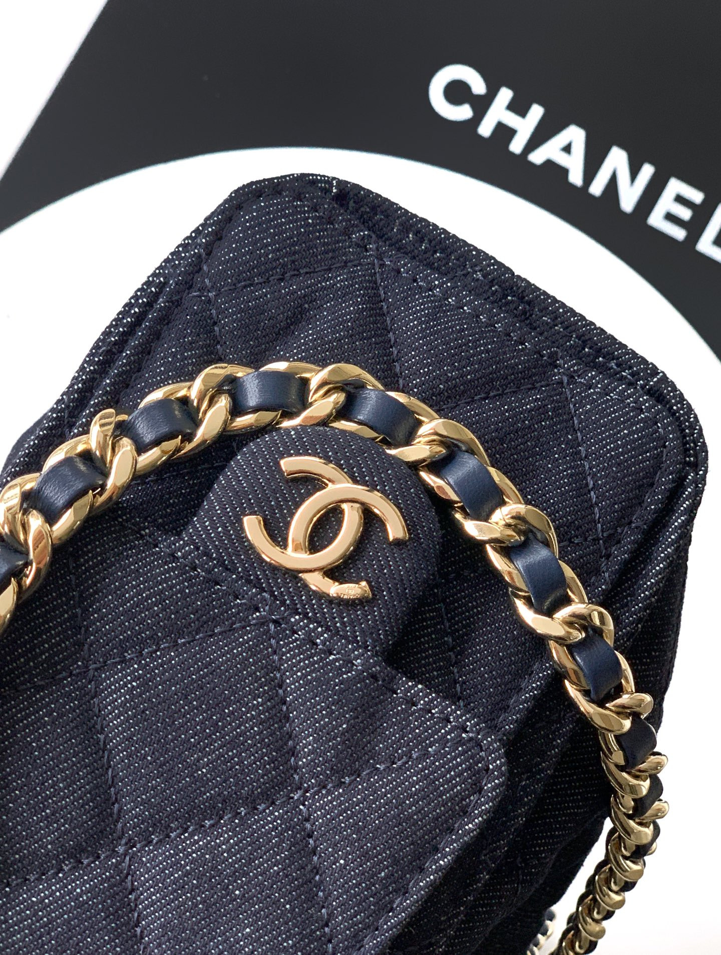 CHANEL 25C Bucket Bag 20x22x12.5cm
