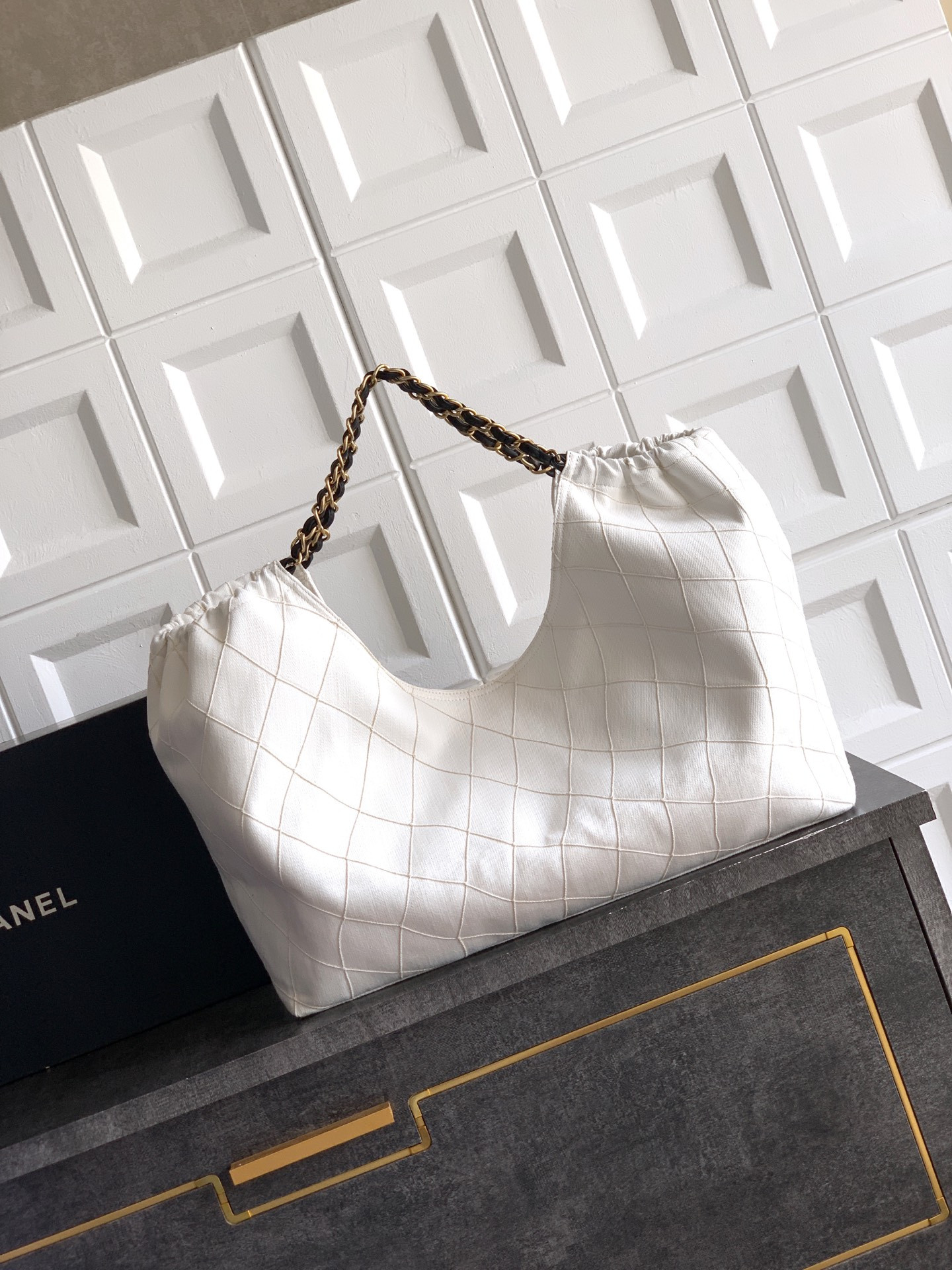 Chanel Small Shopping Bag AS6191 20x43x17cm