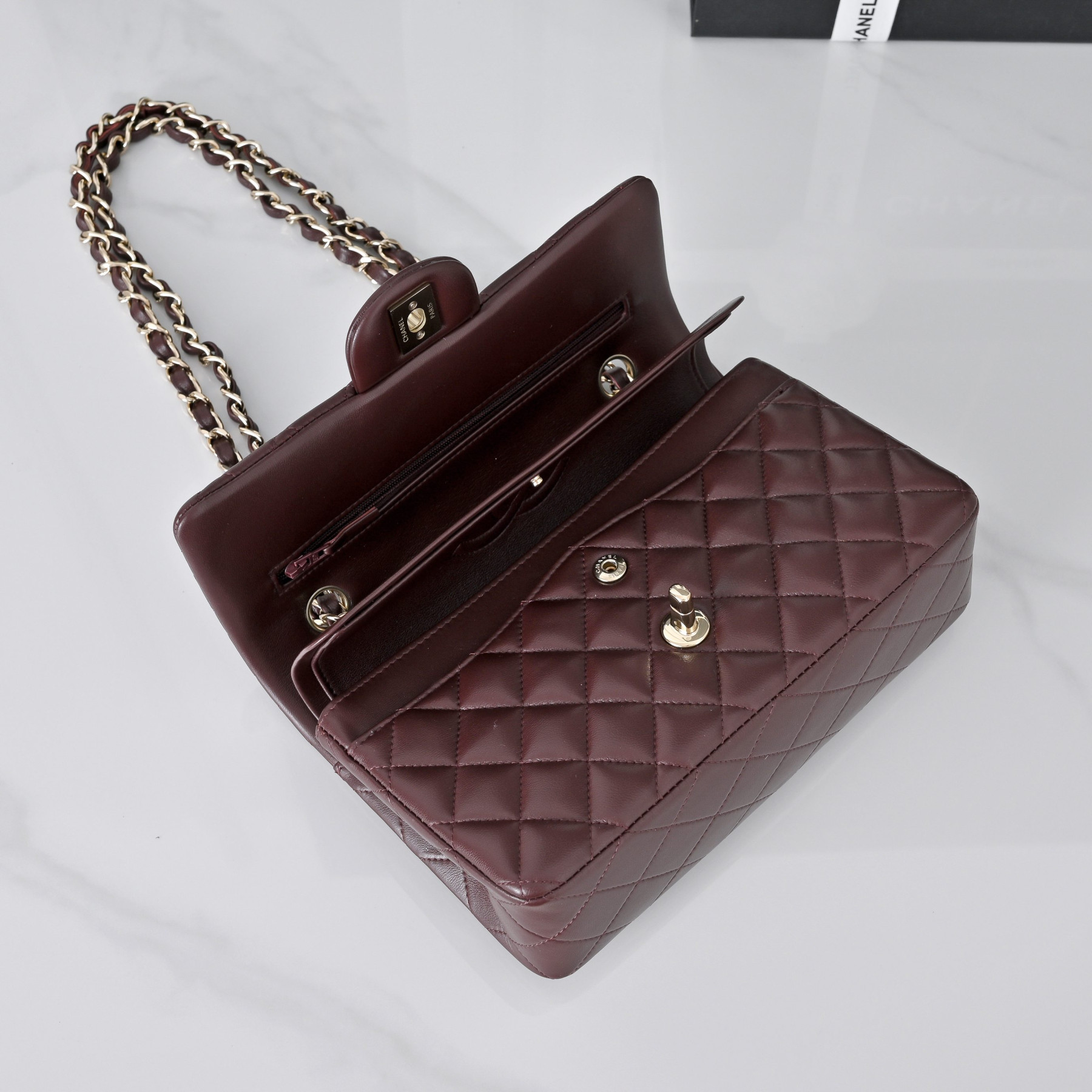 Chanel Classic Flap handbag Burgundy with light gold hardware A01113 23x14.5x6cm