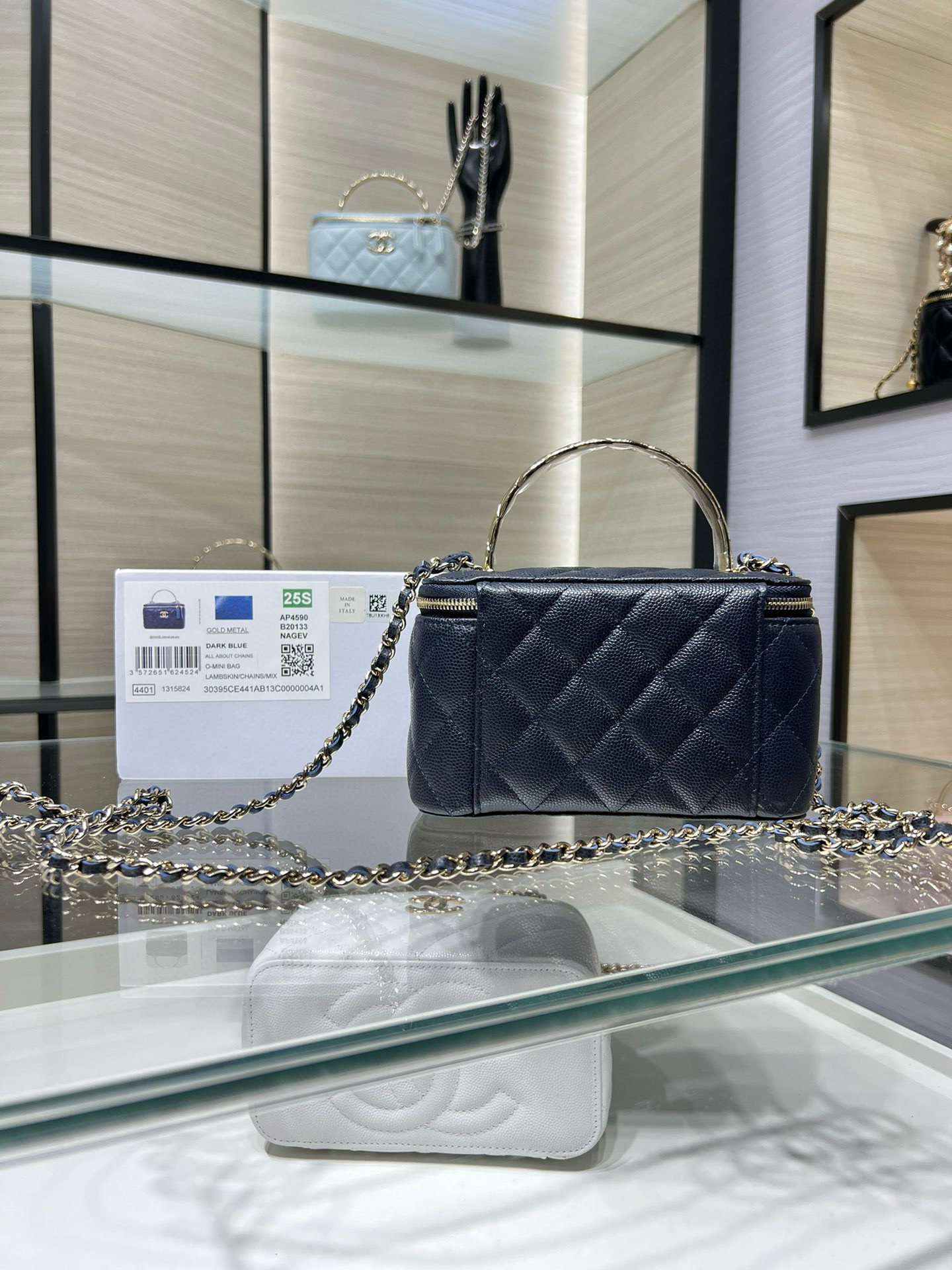 Chanel Clutch With Chain Deep Blue AP4590 17x9.5x8cm