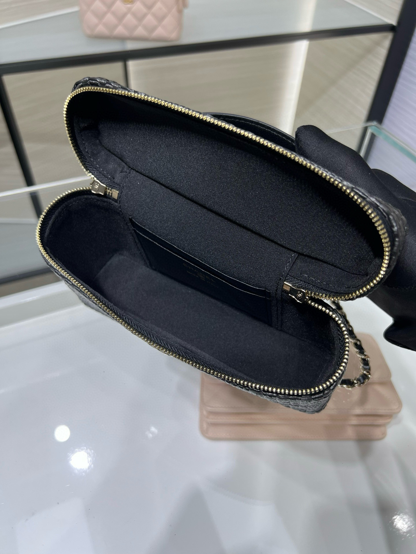 Chanel Classic Vanity with Chain AP4385 17x19.5x5cm