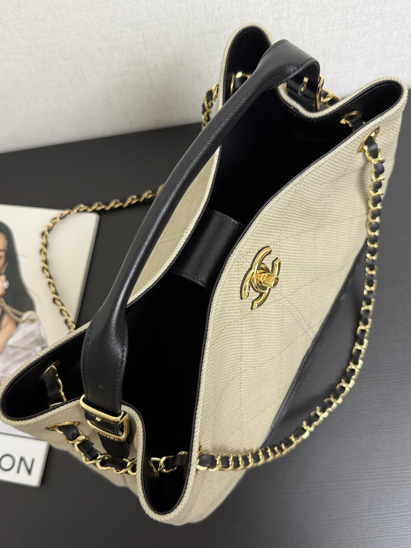 Chanel Hobo Bag 35x24x12cm