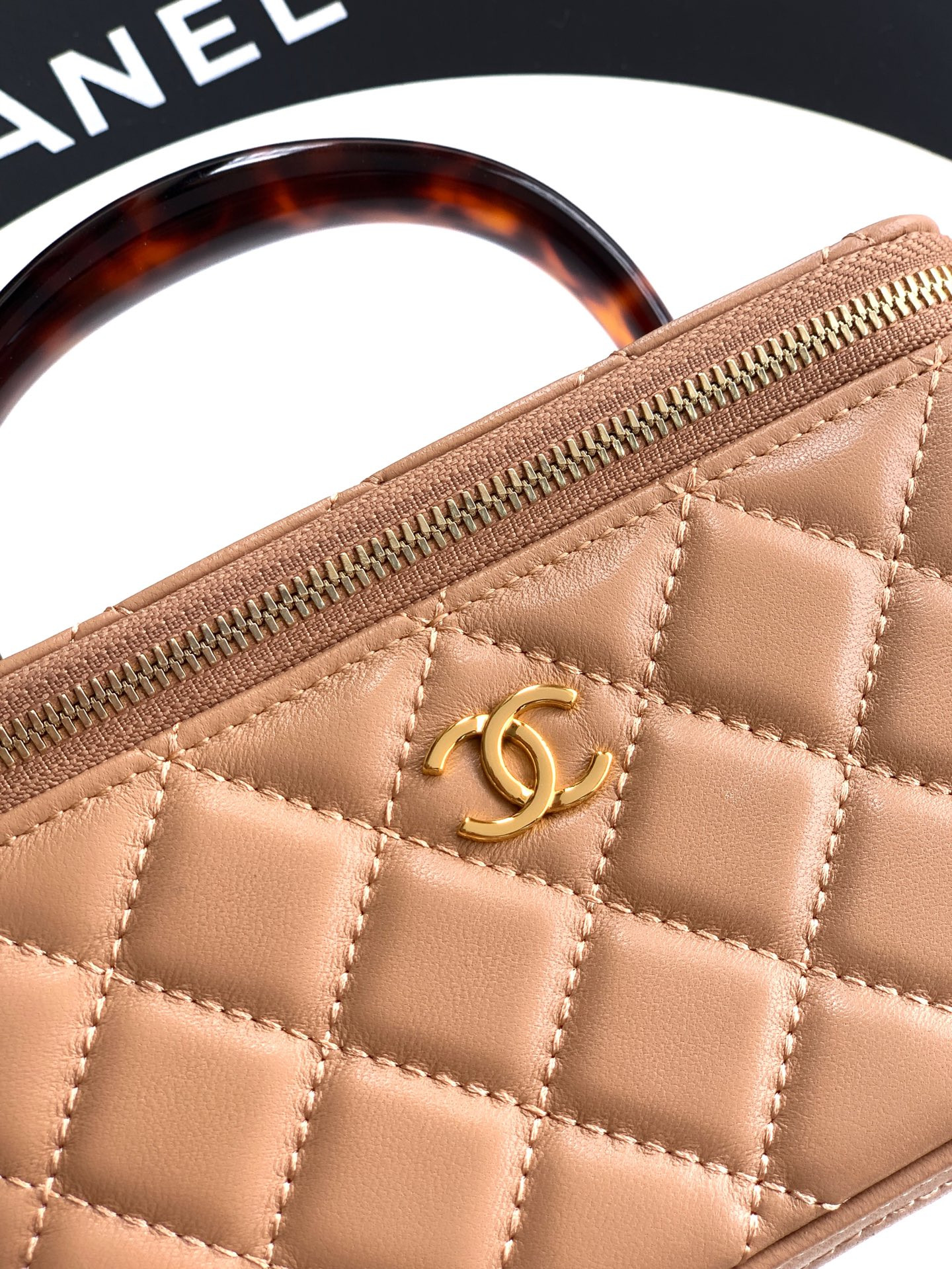 CHANEL Classic Vanity with chain Handbag 17x9.5x8cm