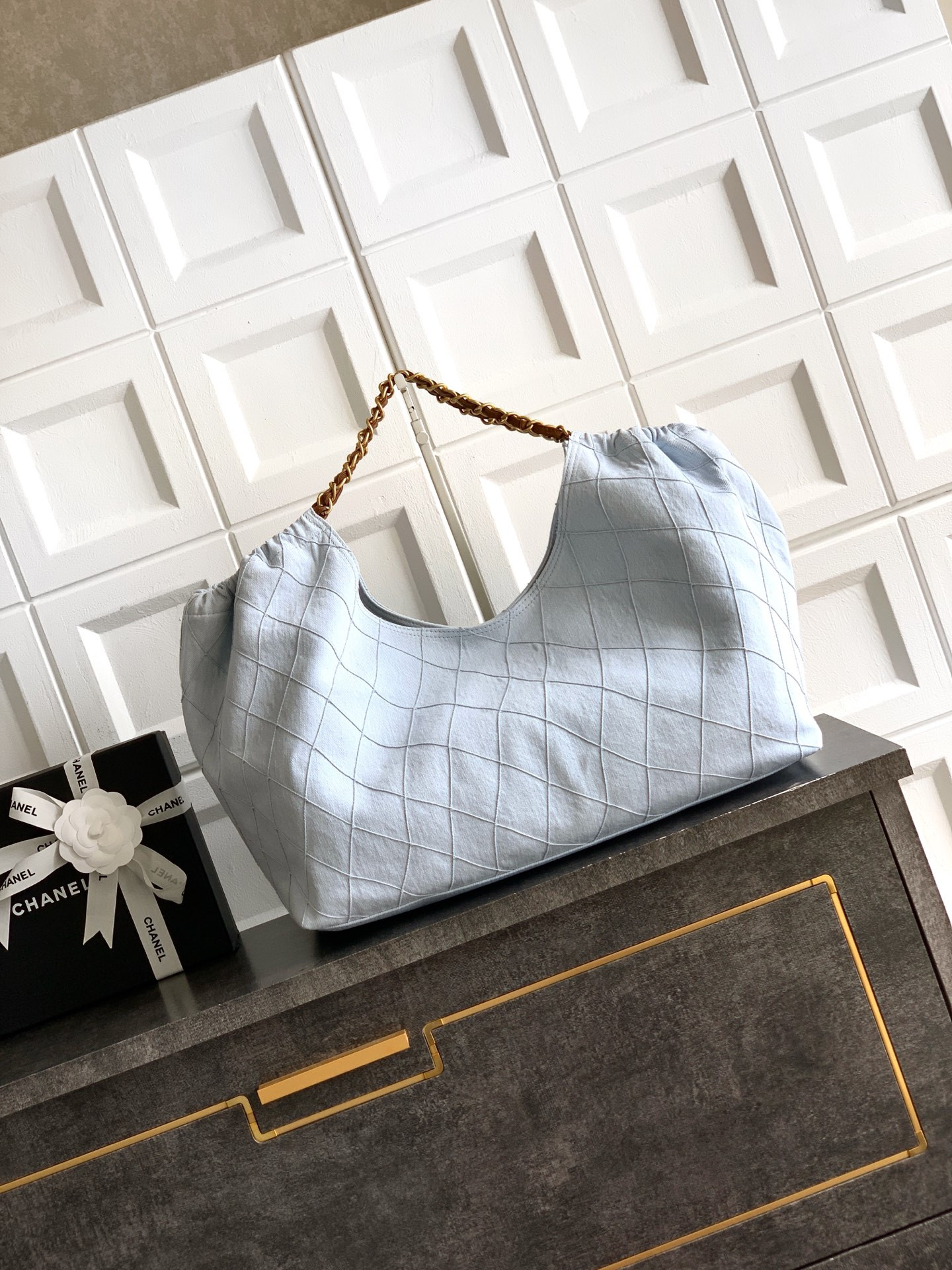 Chanel Small Shopping Bag AS6191 20x43x17cm