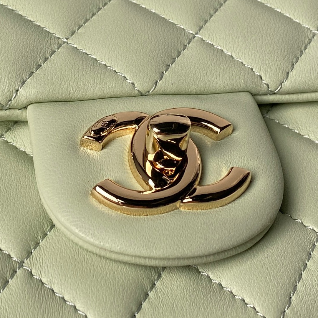 Chanel Classic Flap Handbag CF AS5756 14.5x23.5x7cm
