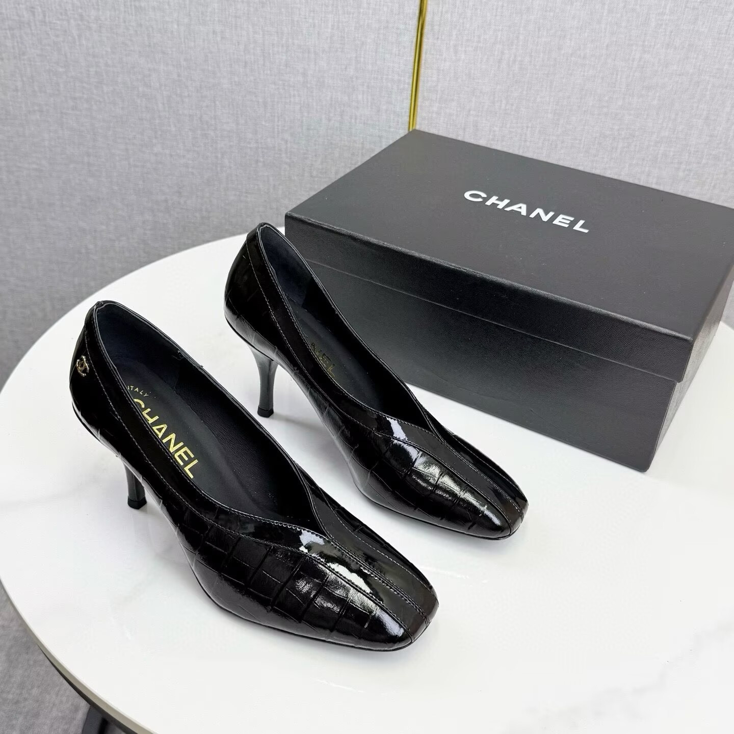ua Ch**el pumps