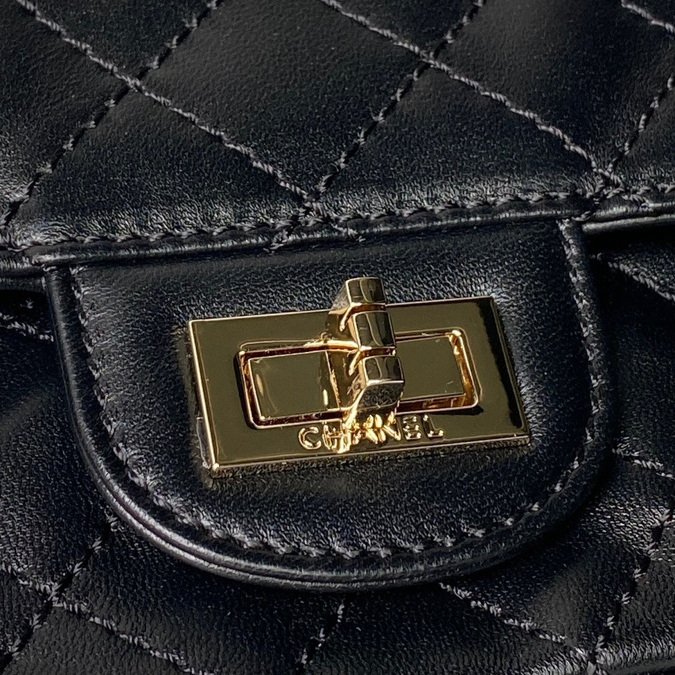 Chanel 2.55 Handbag A37586 16x24x7.5cm