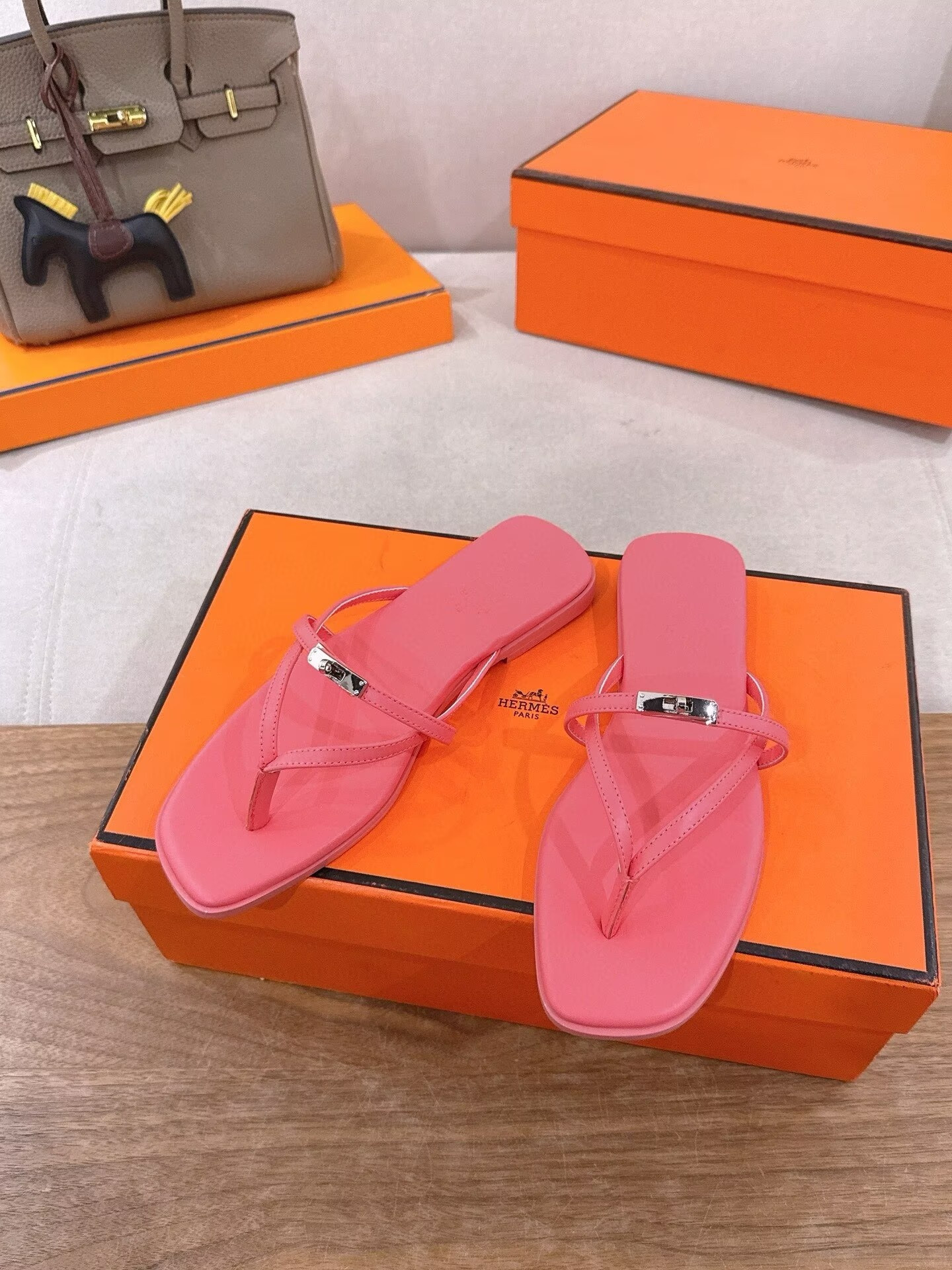 ua H**me5 miss sandals