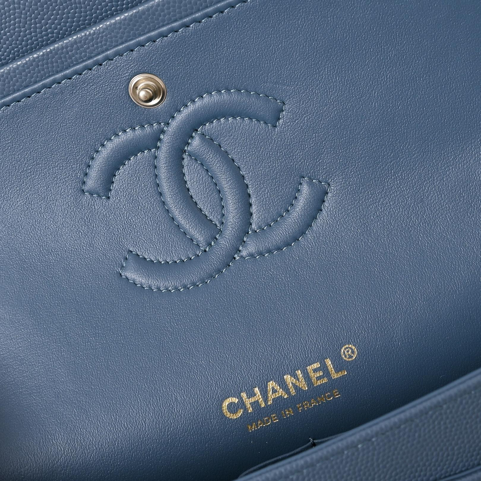 Chanel Classic Flap handbag Dusty blue with light gold hardware and caviar leather A01113 23x14.5x6cm