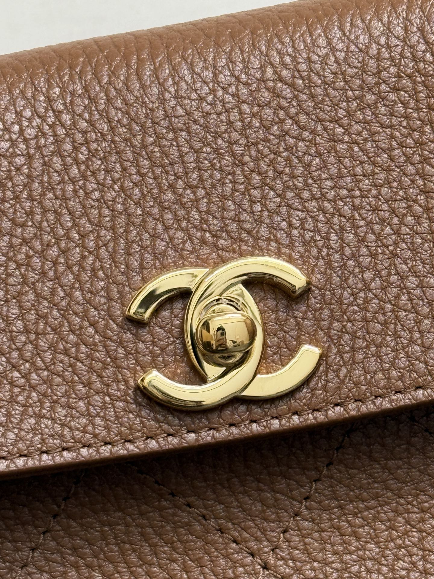 Chanel Small Tote AS6288 15x31x12cm
