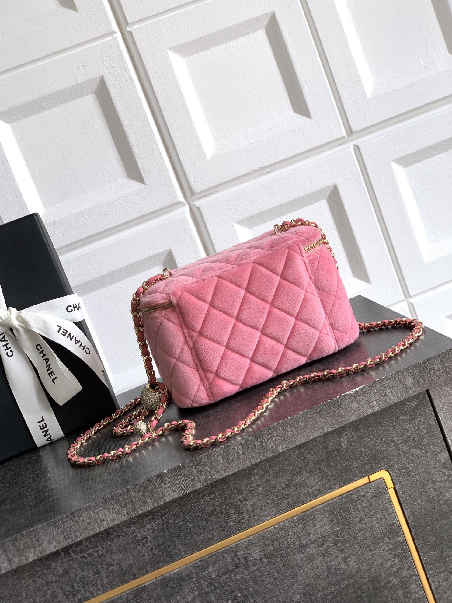 CHANEL Vanity With Chain 9.5x17x8cm