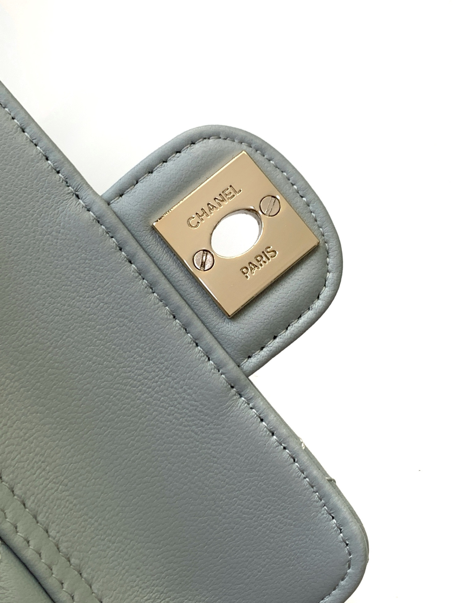 Chanel Mini 22S Heart Clutch With Chain 12x13x5.5cm